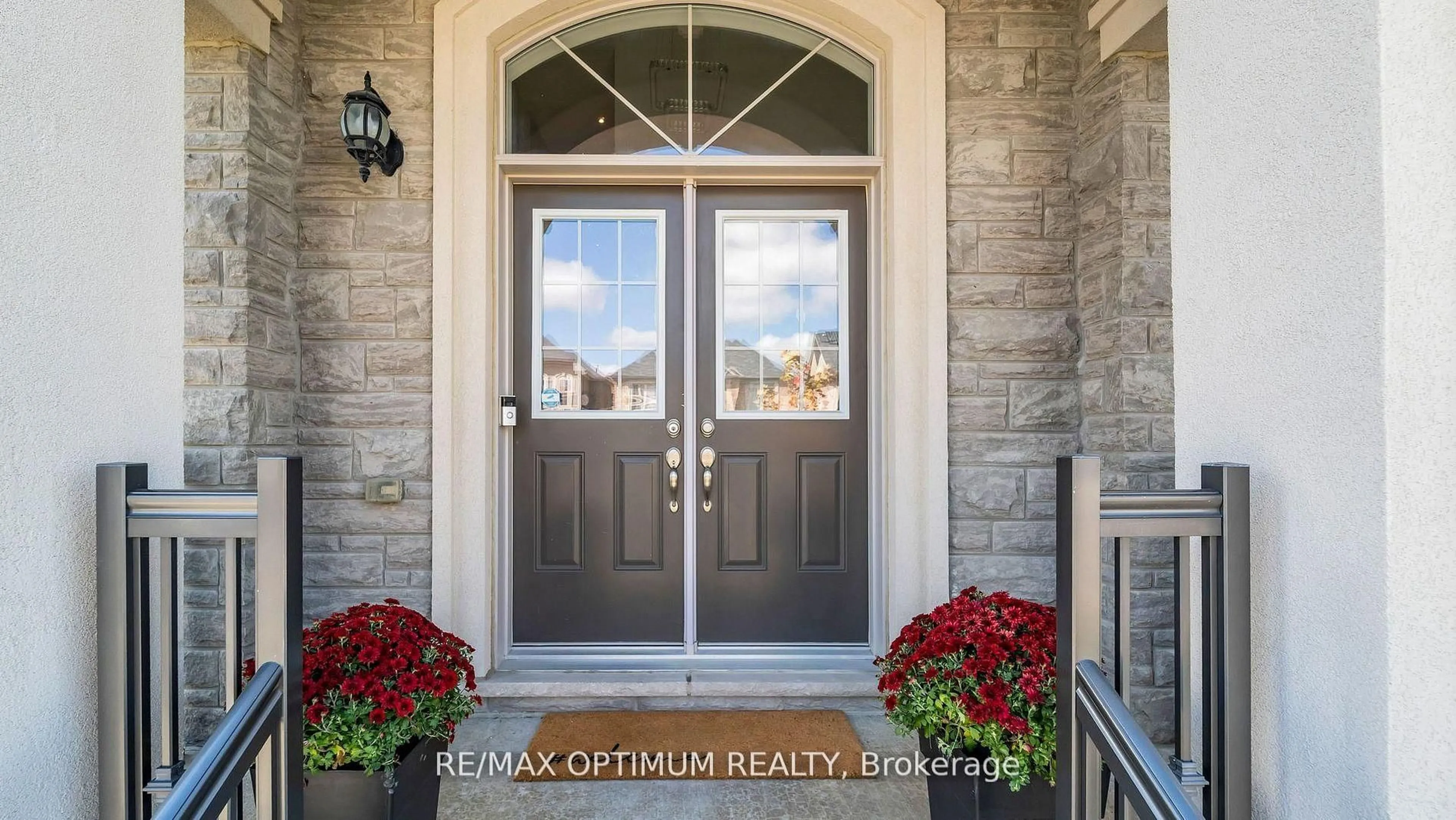 Indoor entryway for 450 Brisdale Dr, Brampton Ontario L7A 4J4
