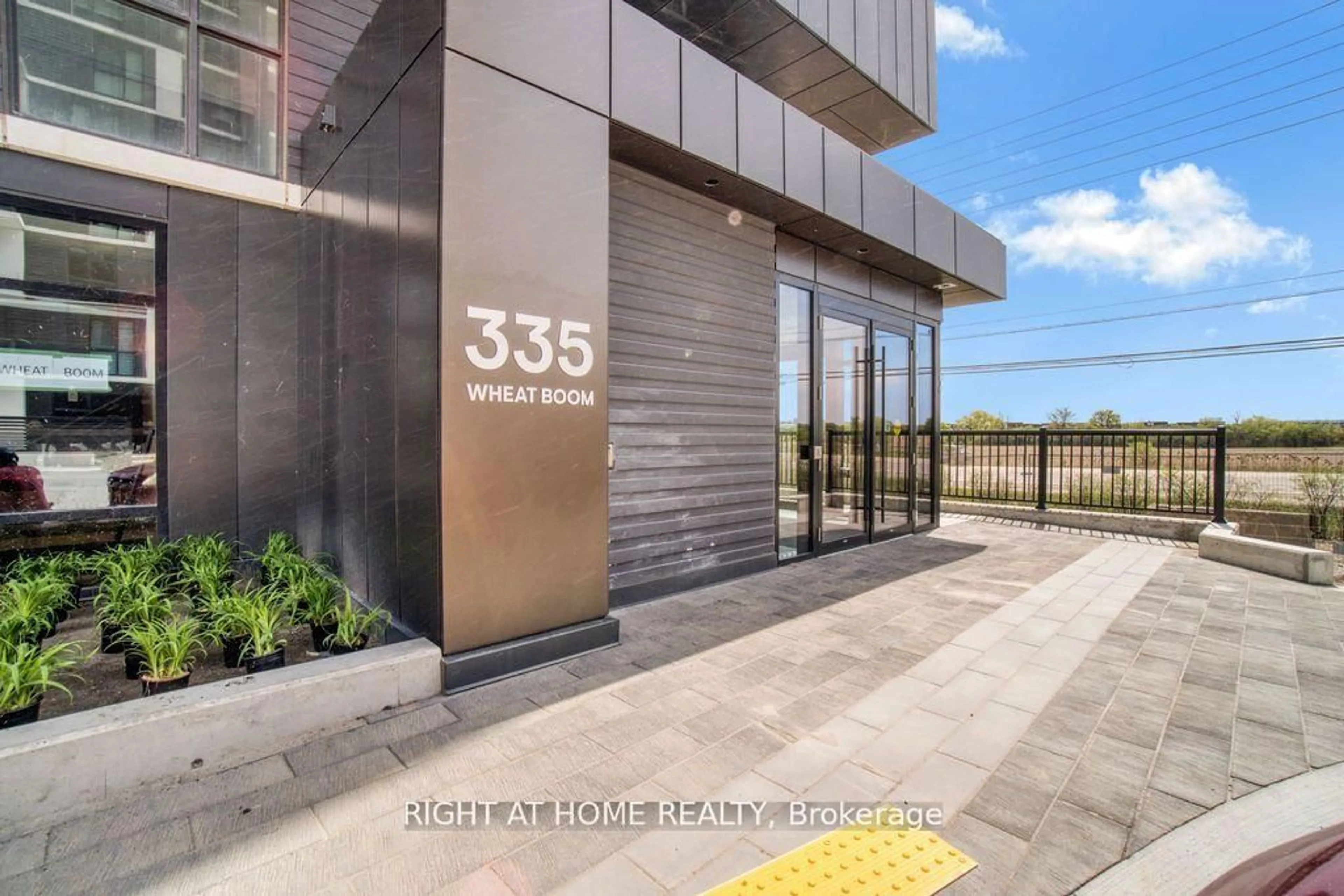 Indoor foyer for 335 Wheat Boom Dr #304, Oakville Ontario L6H 7Y1