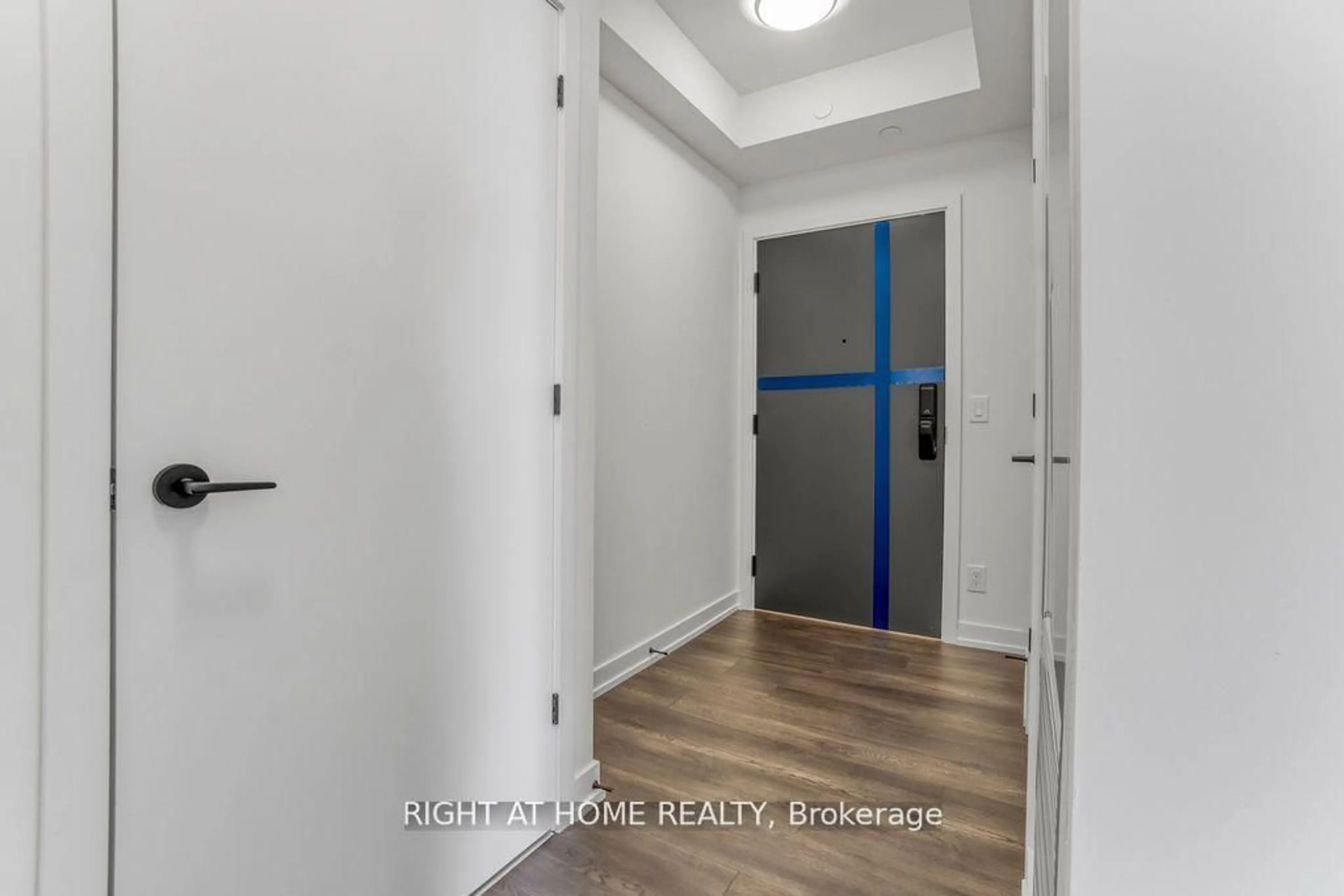 Indoor entryway for 335 Wheat Boom Dr #304, Oakville Ontario L6H 7Y1