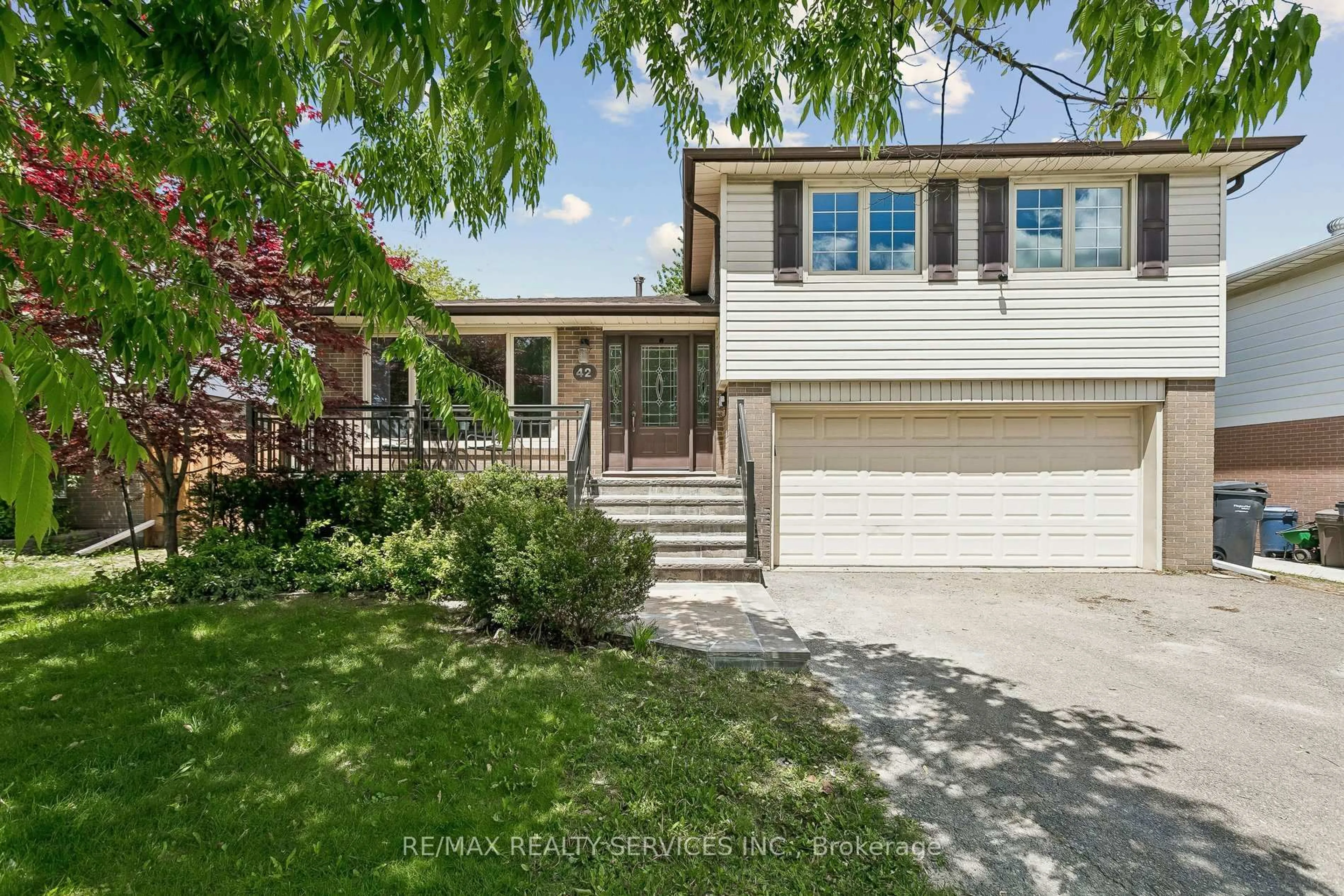 Unknown for 42 Watson Cres, Brampton Ontario L6W 1E7