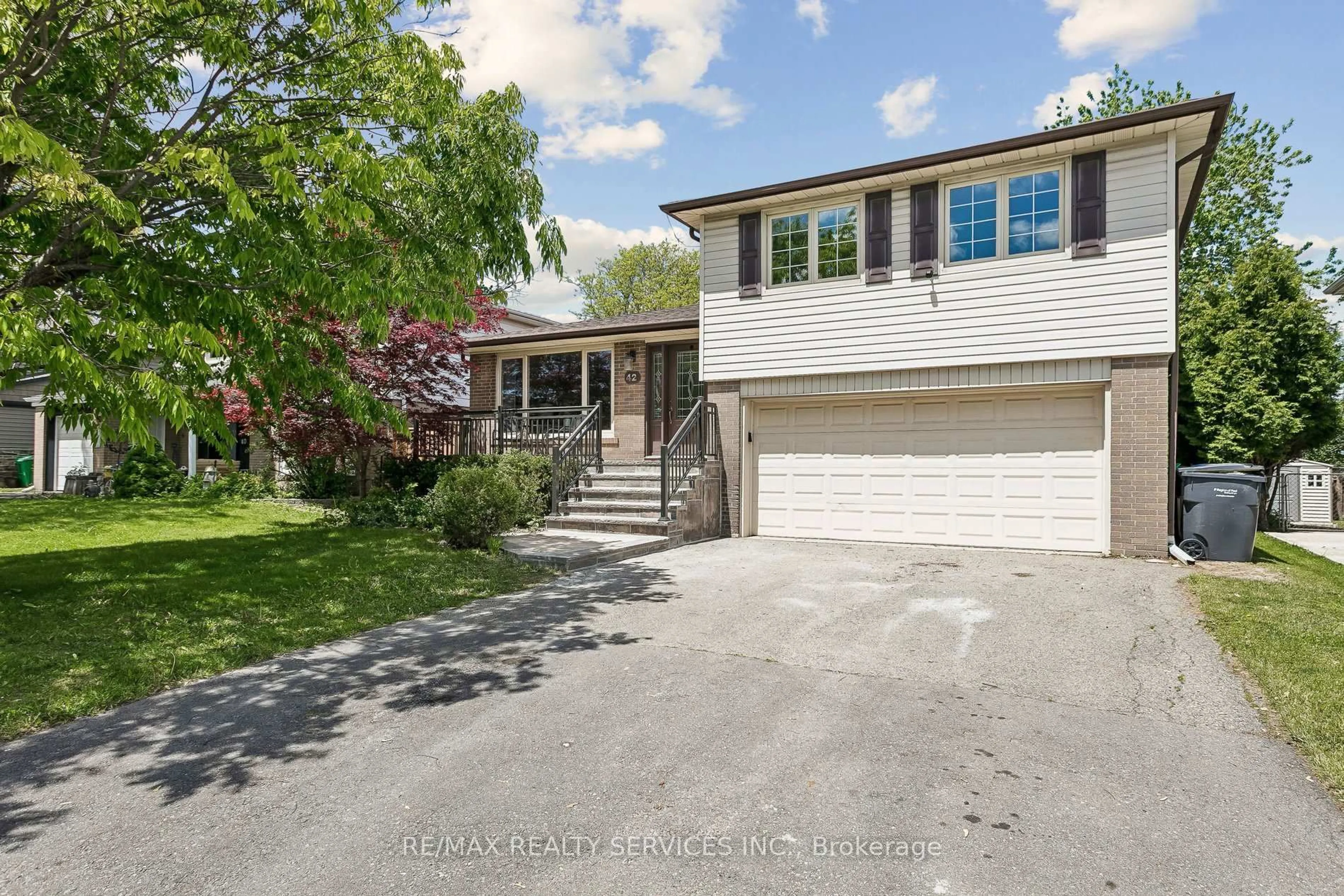 A pic from outside/outdoor area/front of a property/back of a property/a pic from drone, street for 42 Watson Cres, Brampton Ontario L6W 1E7