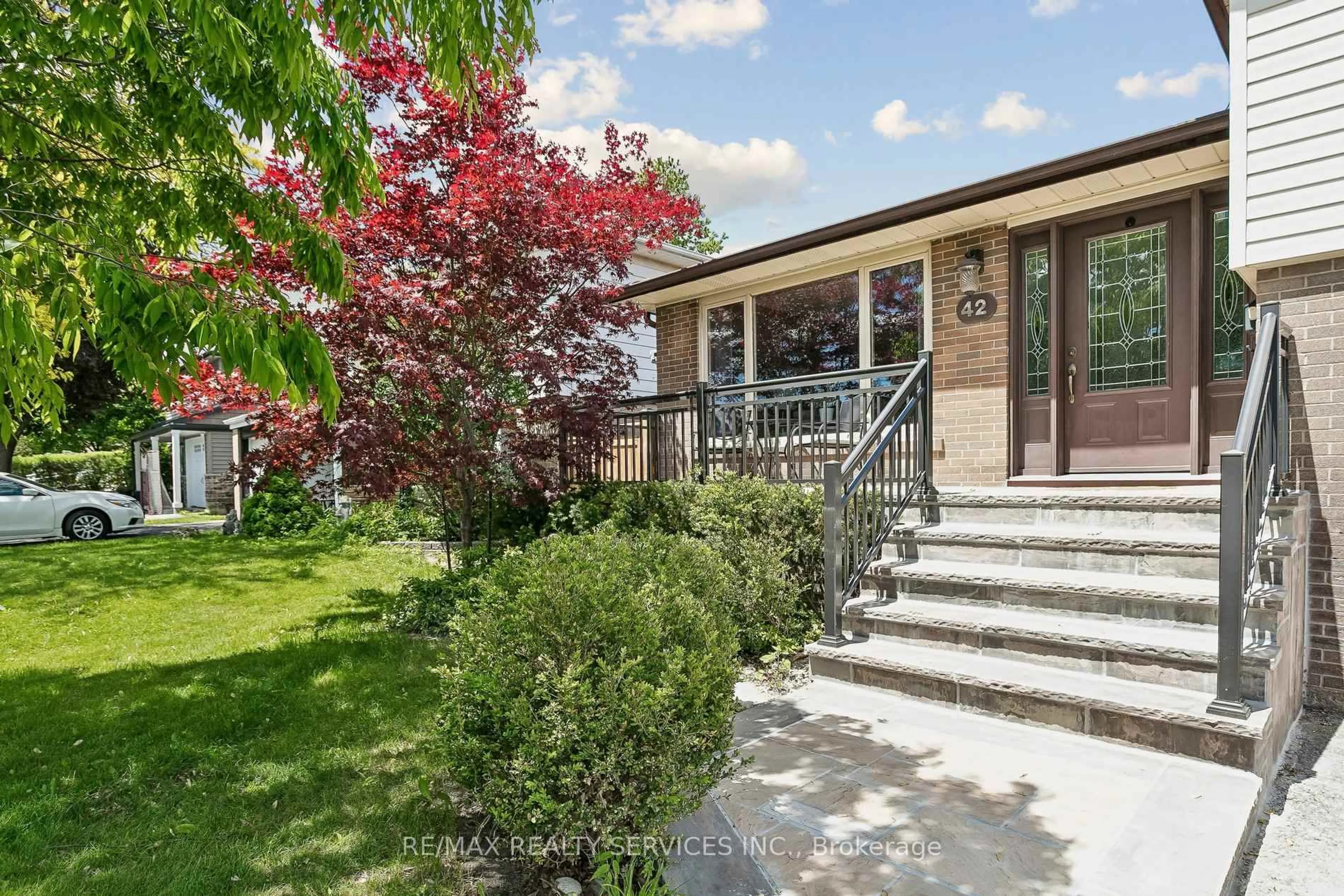 Unknown for 42 Watson Cres, Brampton Ontario L6W 1E7
