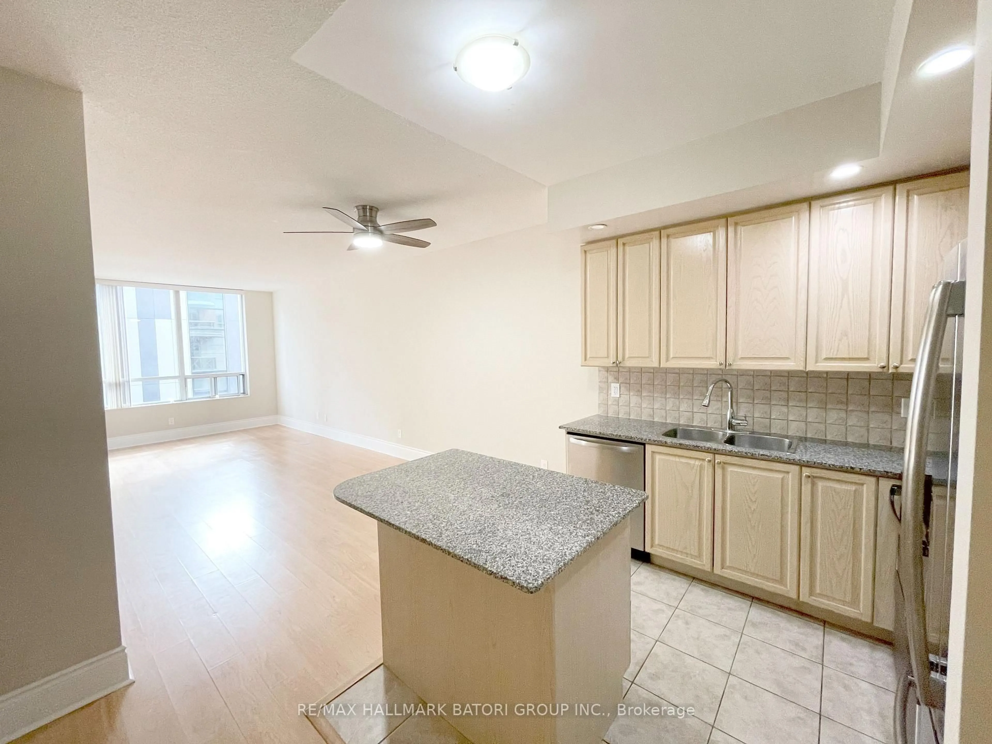 Standard kitchen, ceramic/tile floor for 5233 Dundas St #316, Toronto Ontario M9B 6M1