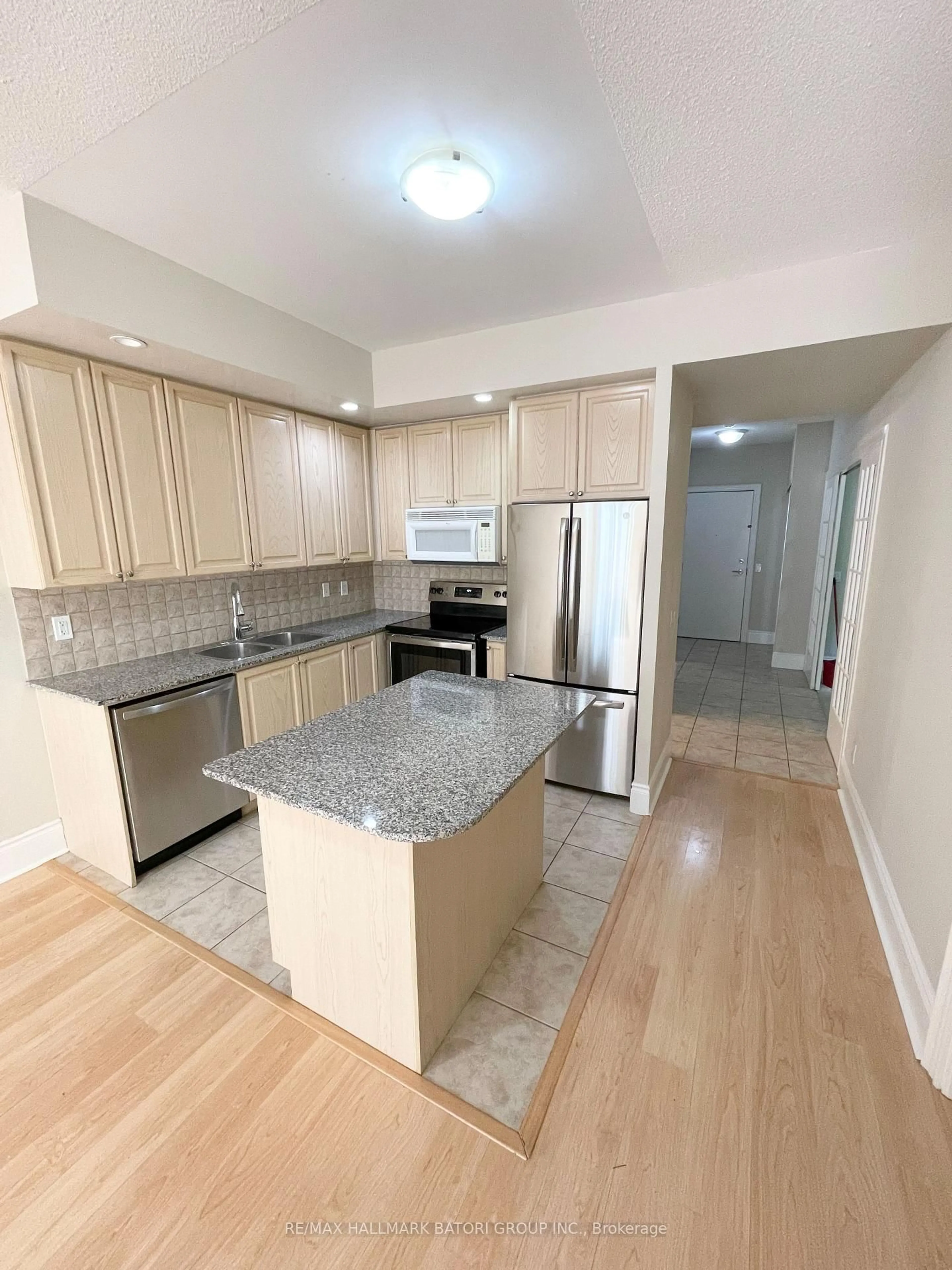 Standard kitchen, unknown for 5233 Dundas St #316, Toronto Ontario M9B 6M1