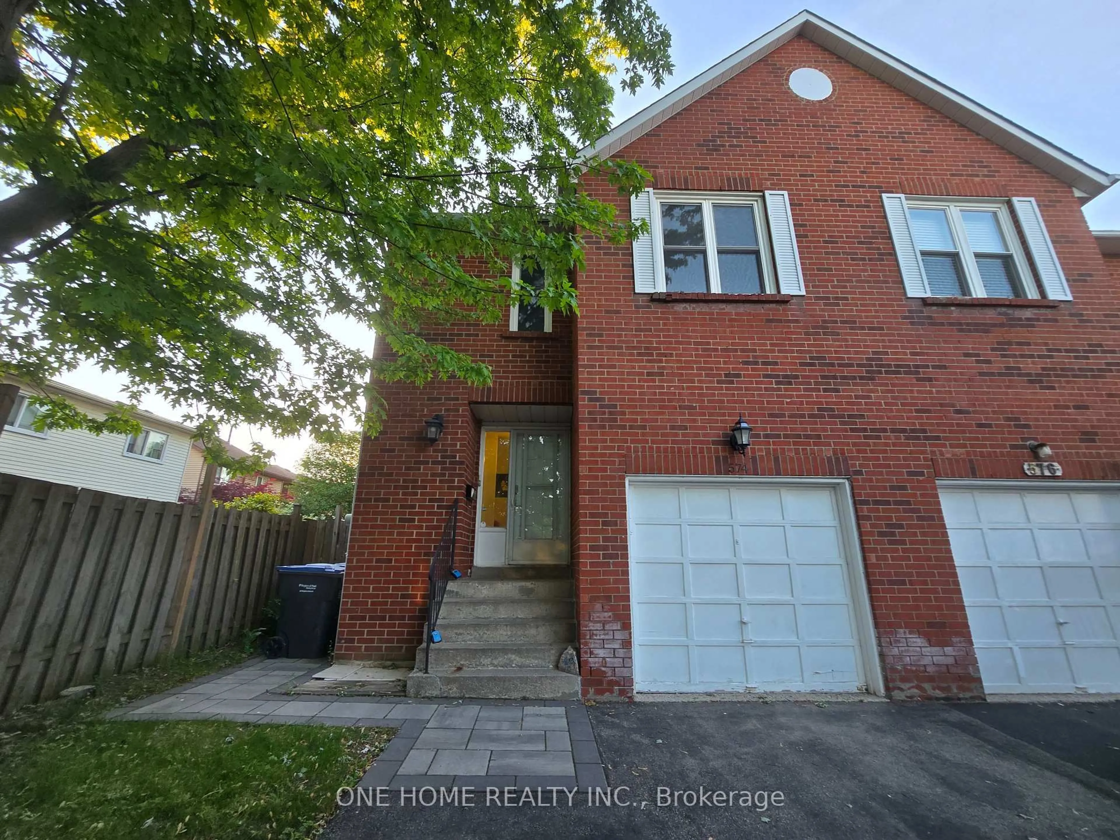 Home with brick exterior material, street for 574 Galloway Cres, Mississauga Ontario L5C 4G6