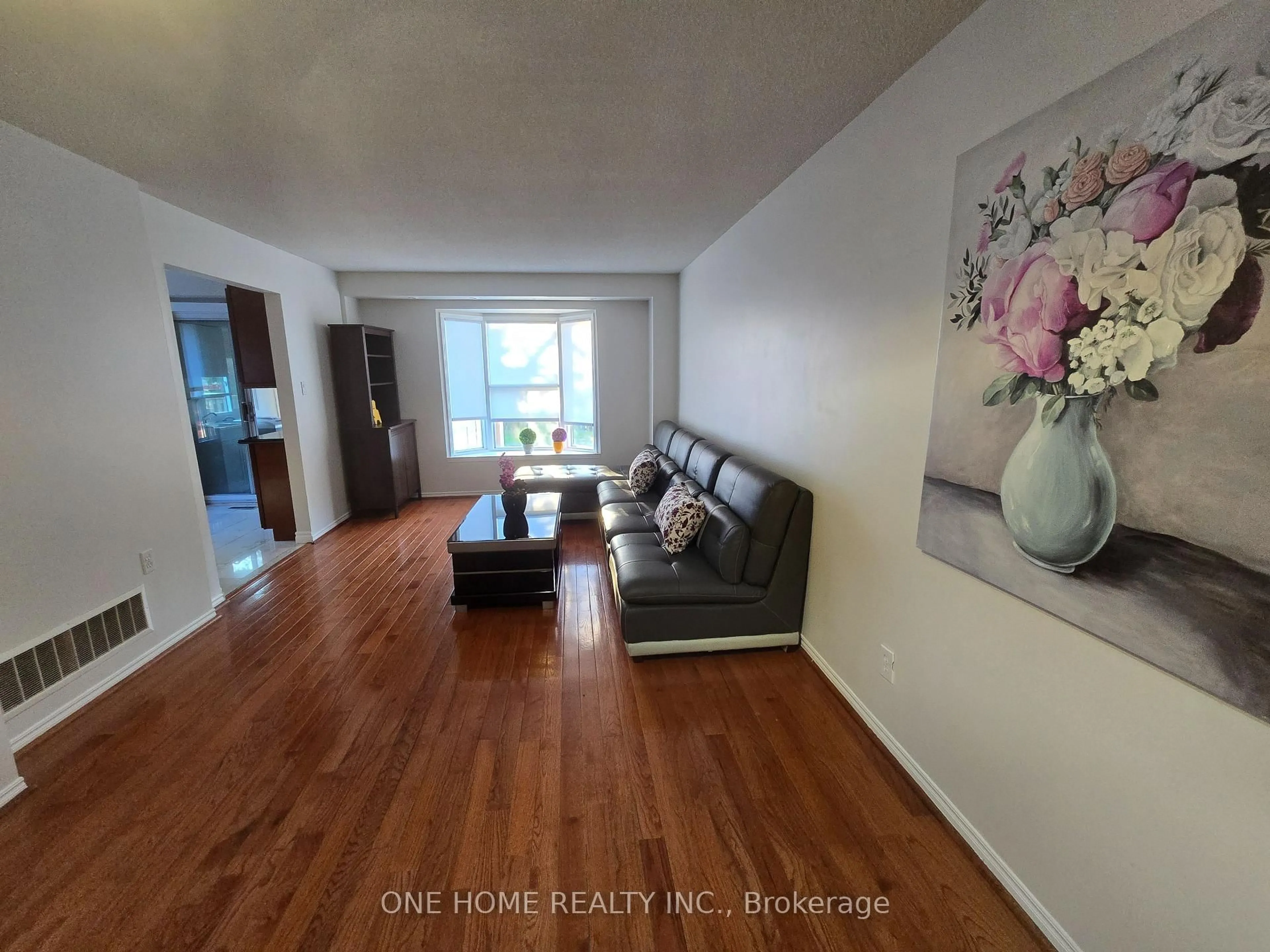 A pic of a room for 574 Galloway Cres, Mississauga Ontario L5C 4G6