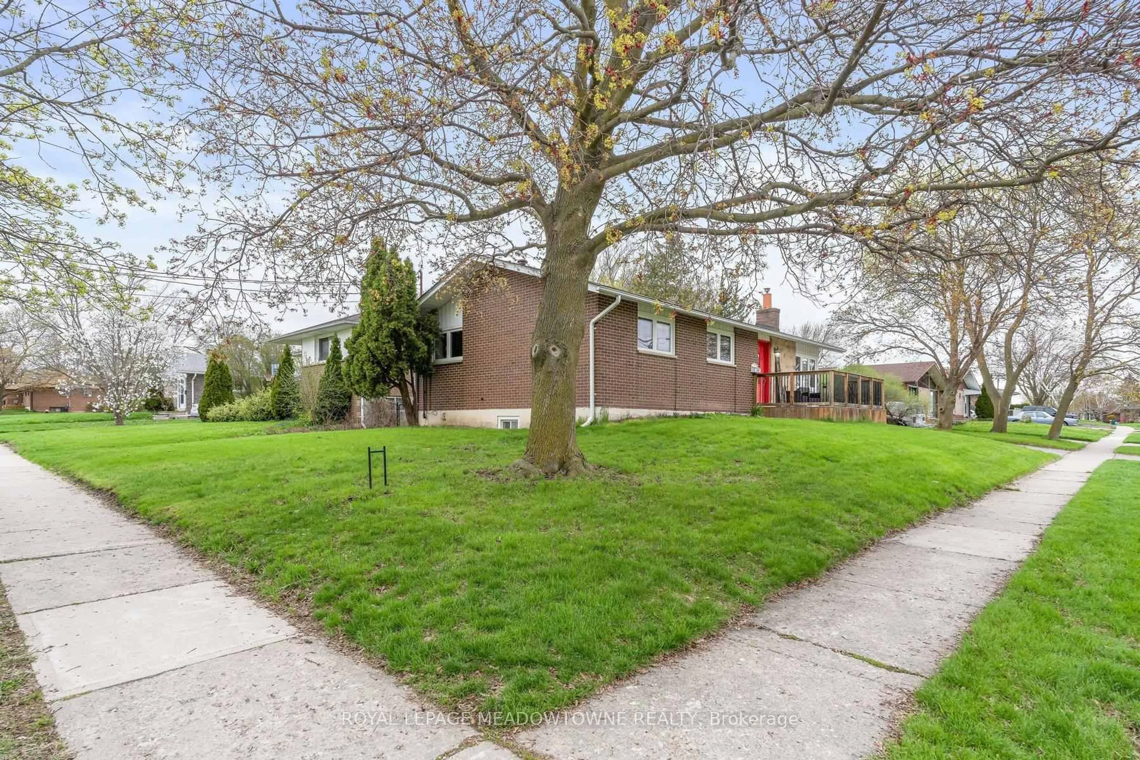 Patio, street for 24 Gower Rd, Halton Hills Ontario L7G 1E5