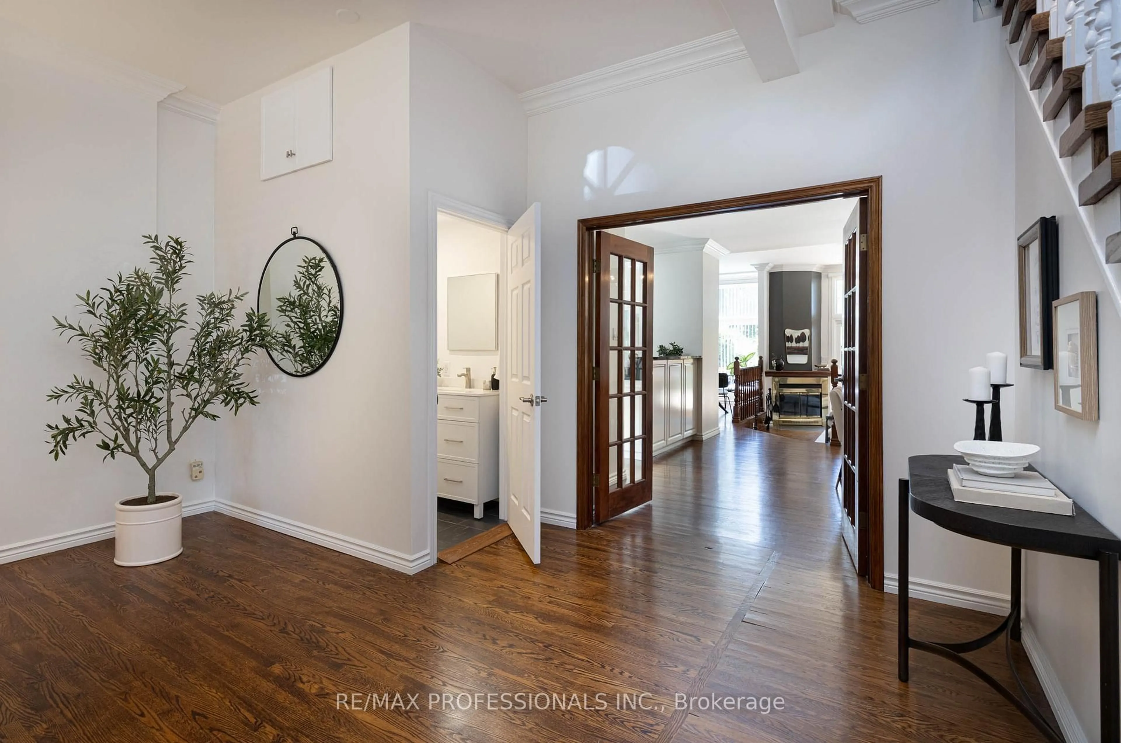 Indoor entryway for 178 Oakmount Rd, Toronto Ontario M6P 2M9