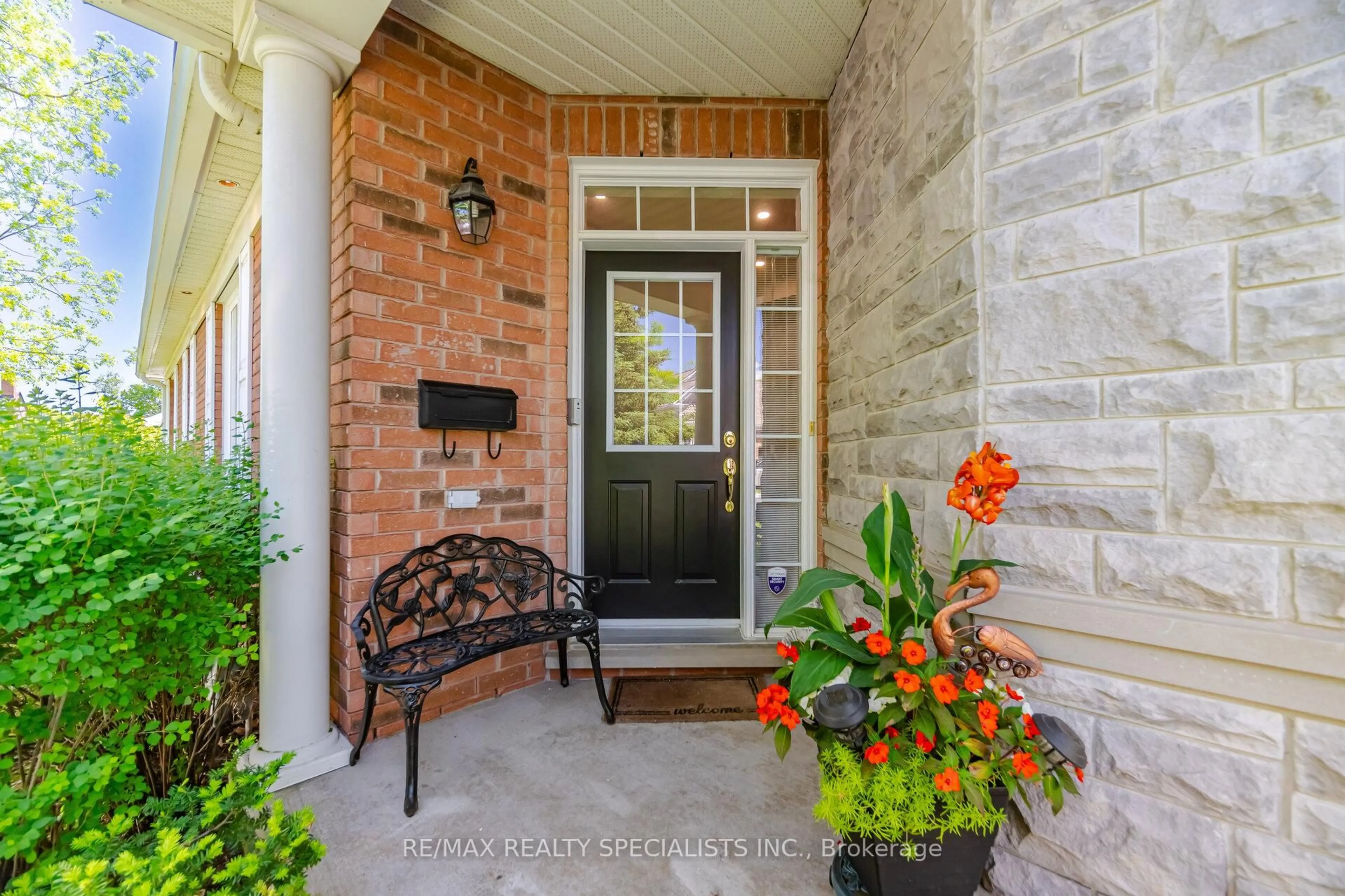 Indoor entryway for 6439 Rivergate Pl, Mississauga Ontario L5N 8P8