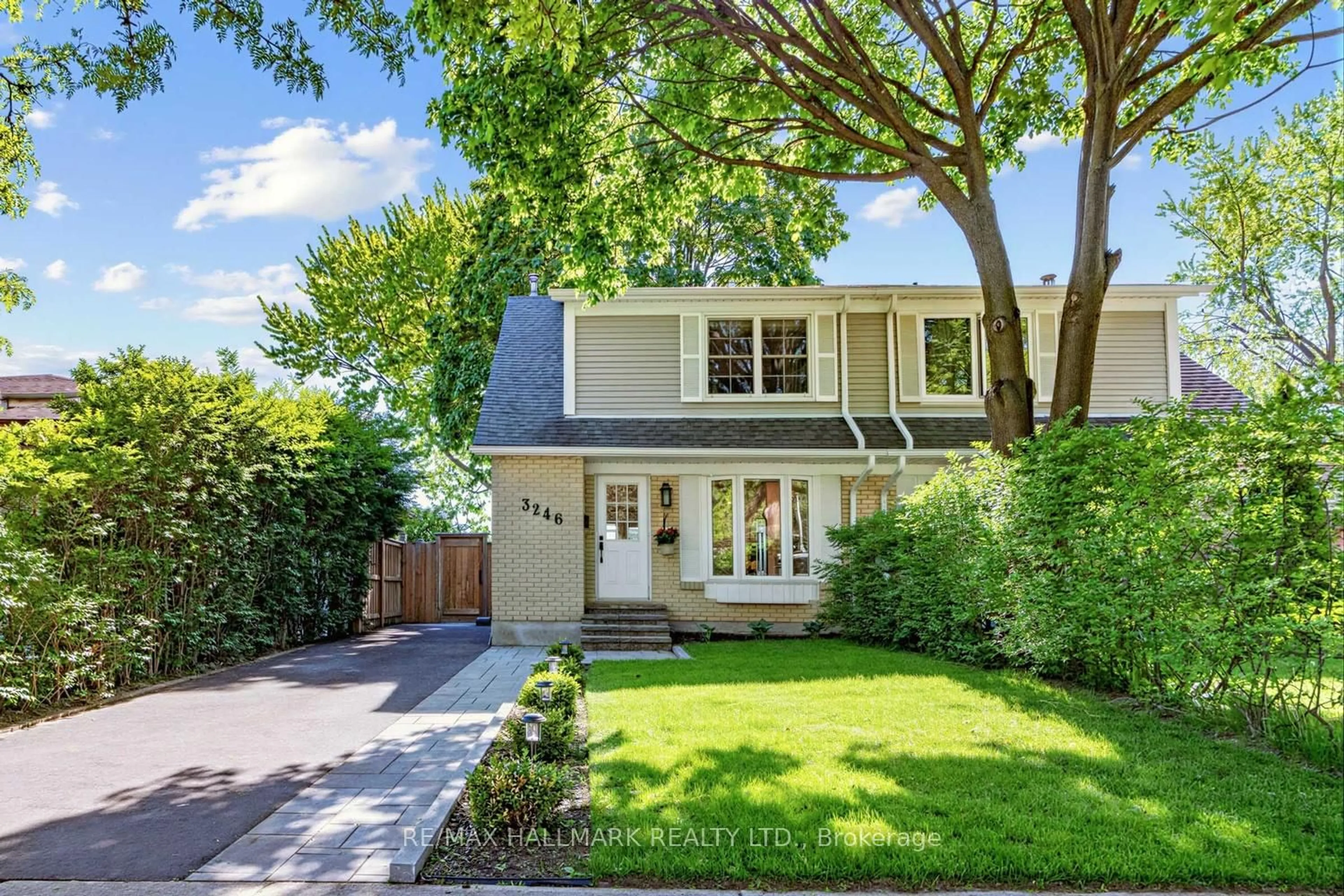 Home with vinyl exterior material, street for 3246 Candela Dr, Mississauga Ontario L5A 2T8