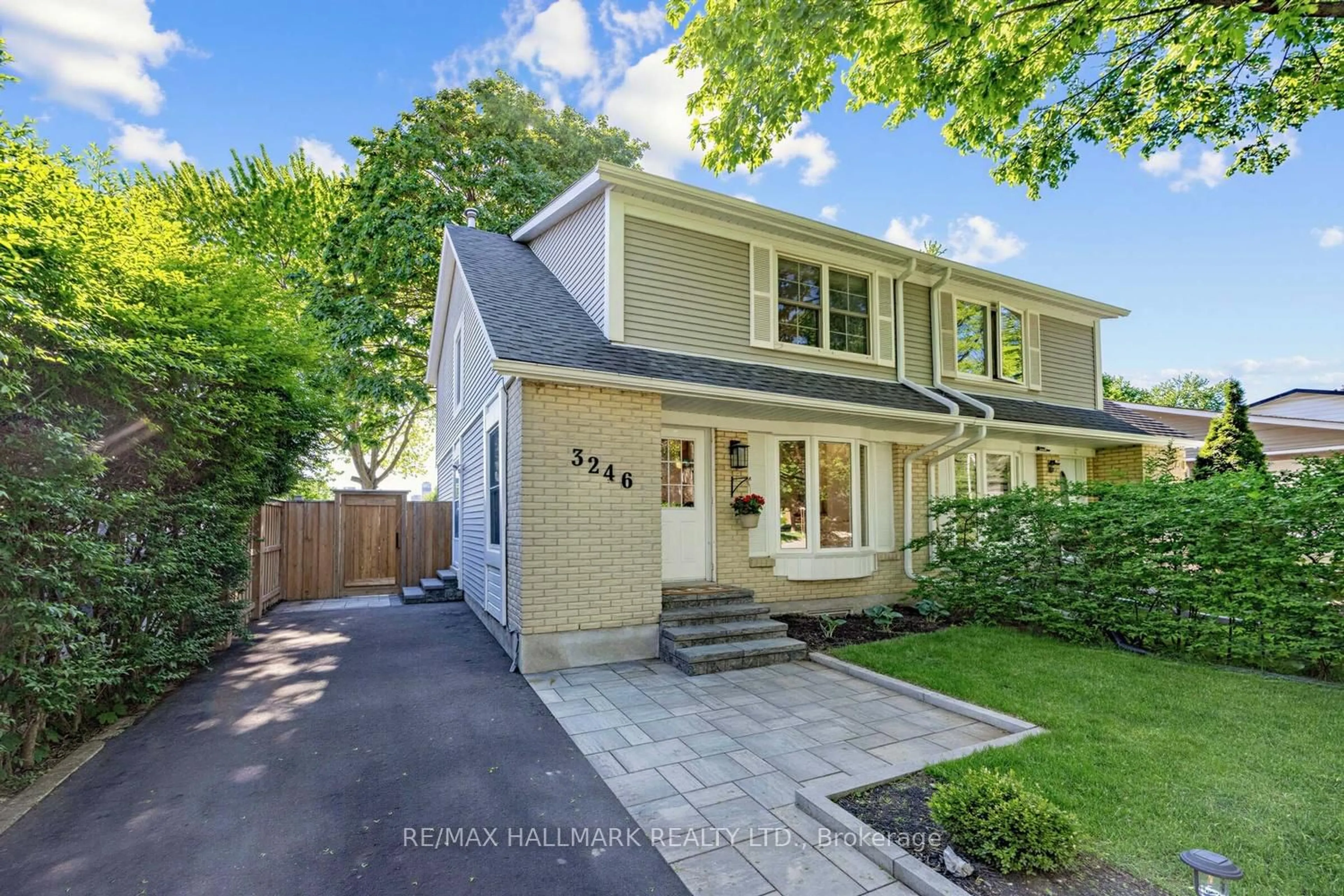 Home with vinyl exterior material, street for 3246 Candela Dr, Mississauga Ontario L5A 2T8