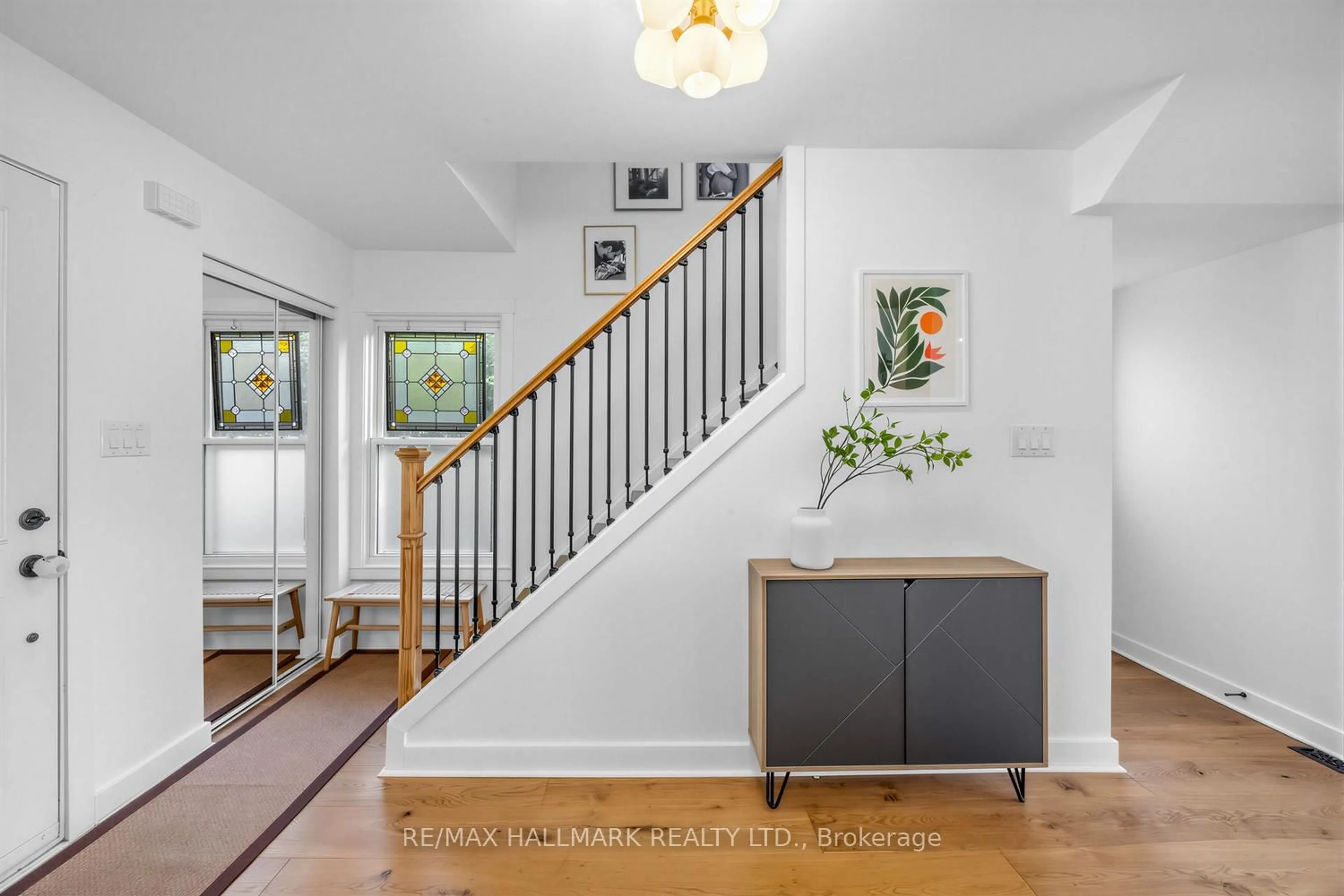 Indoor entryway for 3246 Candela Dr, Mississauga Ontario L5A 2T8