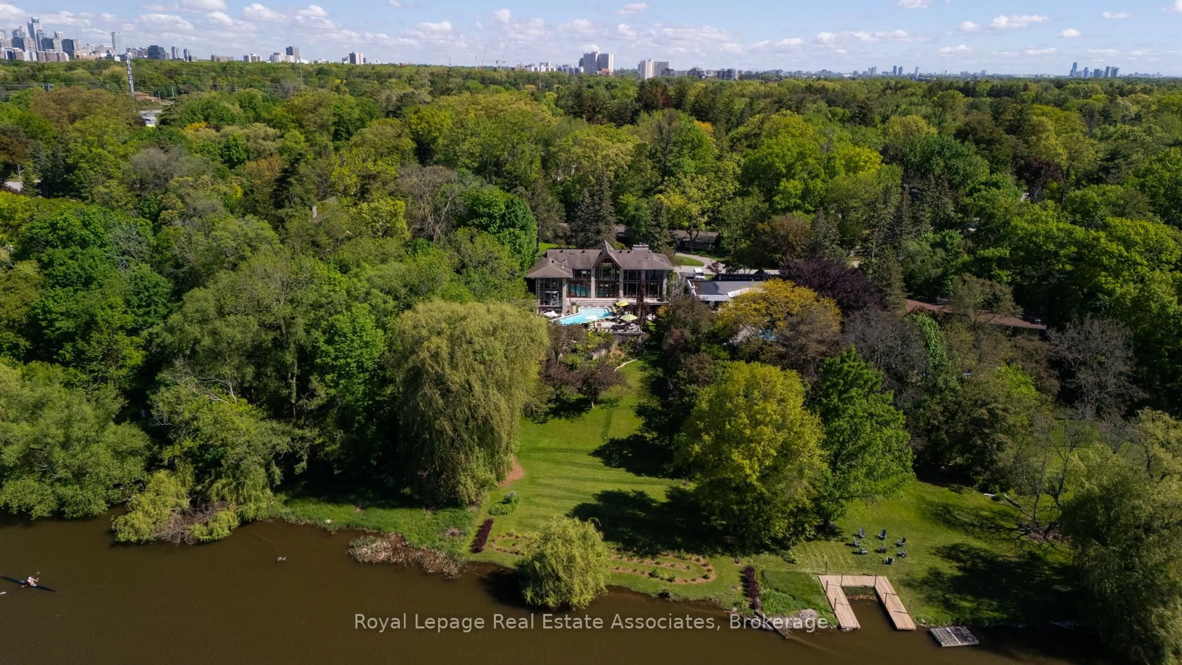 A pic from outside/outdoor area/front of a property/back of a property/a pic from drone, water/lake/river/ocean view for 1510 Pinetree Cres, Mississauga Ontario L5G 2S8