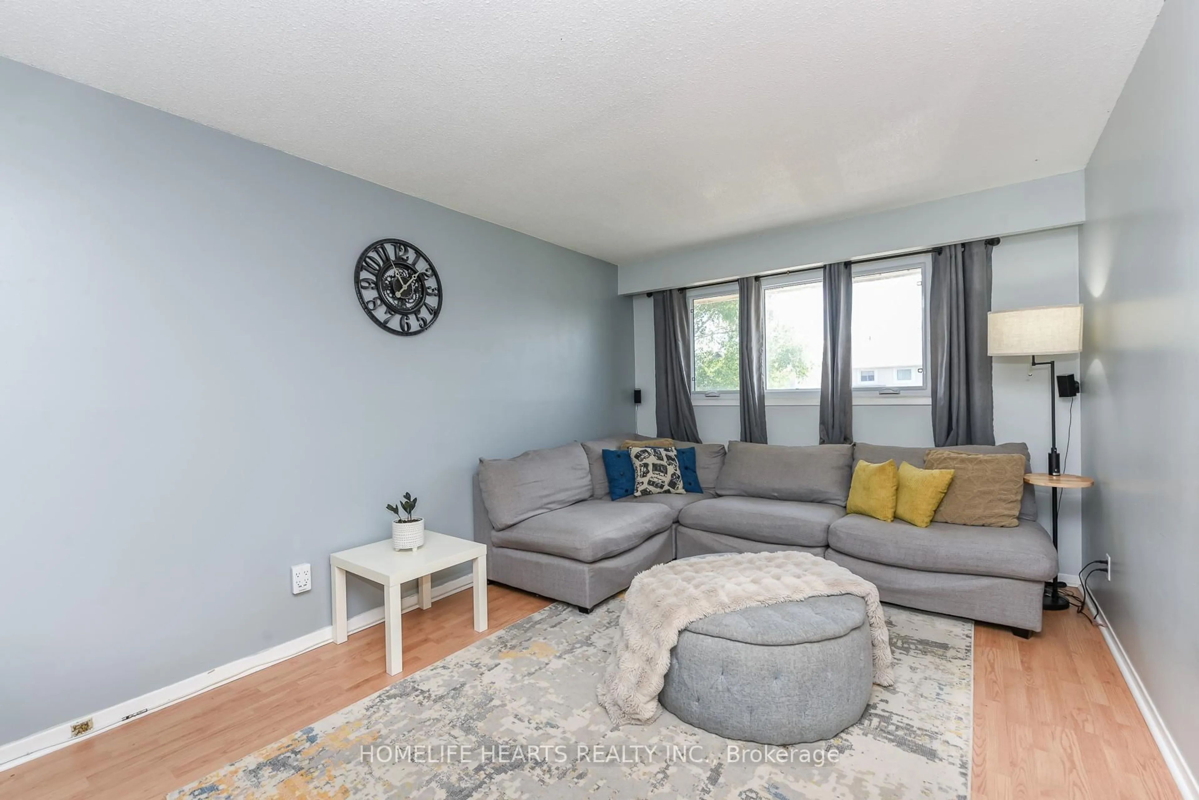 Living room with furniture, unknown for 52 Primrose Cres, Brampton Ontario L6Z 1E3