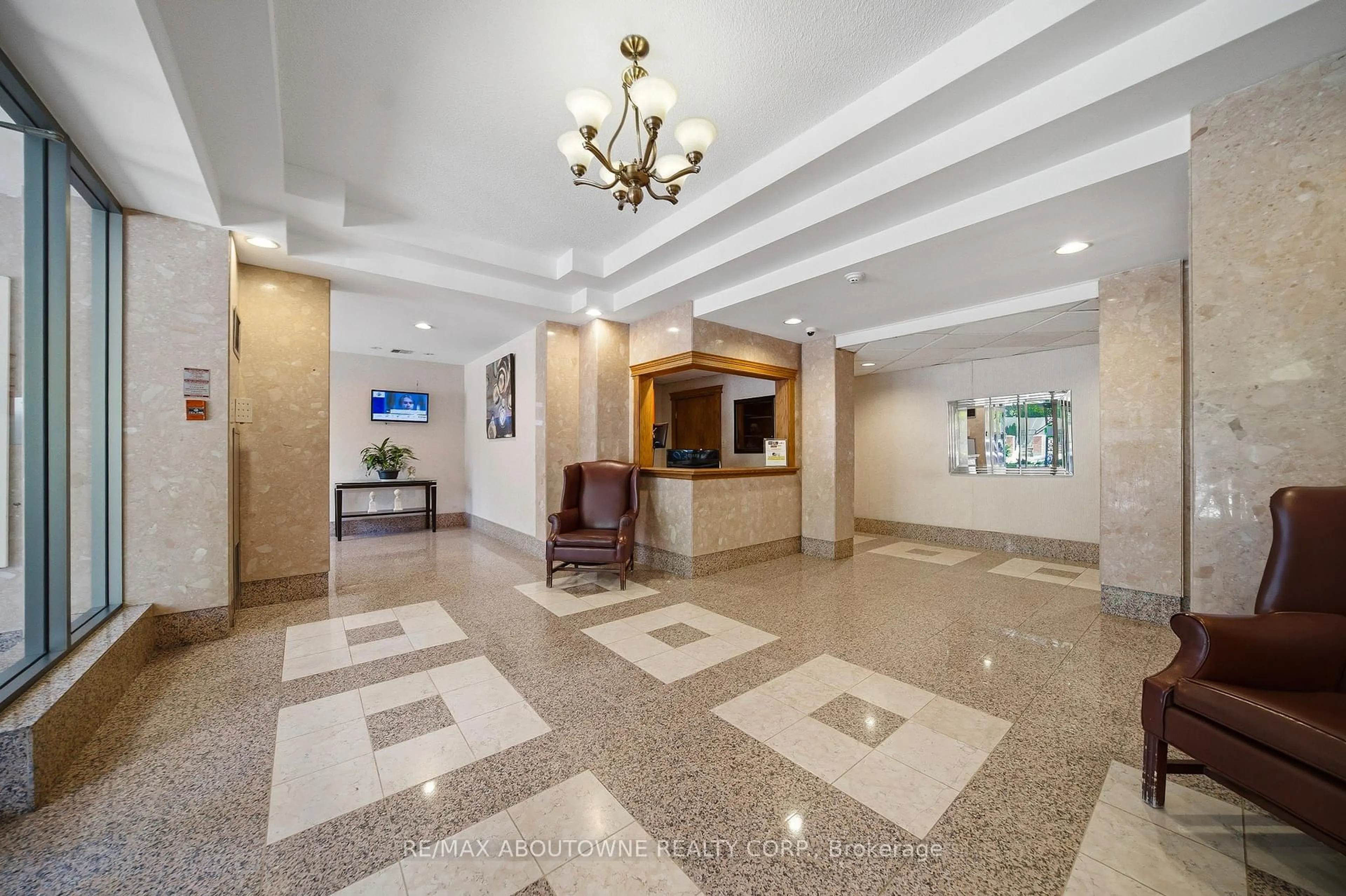 Lobby for 55 Elm Dr #611, Mississauga Ontario L5B 3Z3