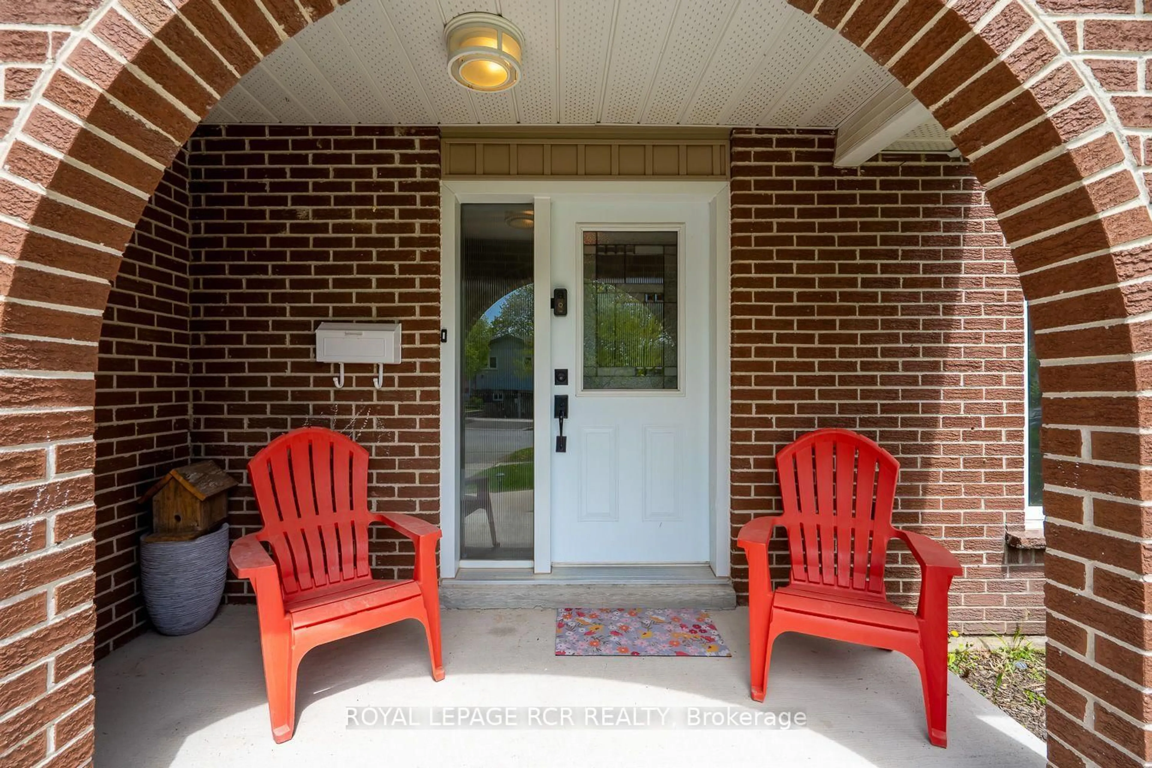 Indoor entryway for 3 Brighton Pl, Orangeville Ontario L9W 3C4