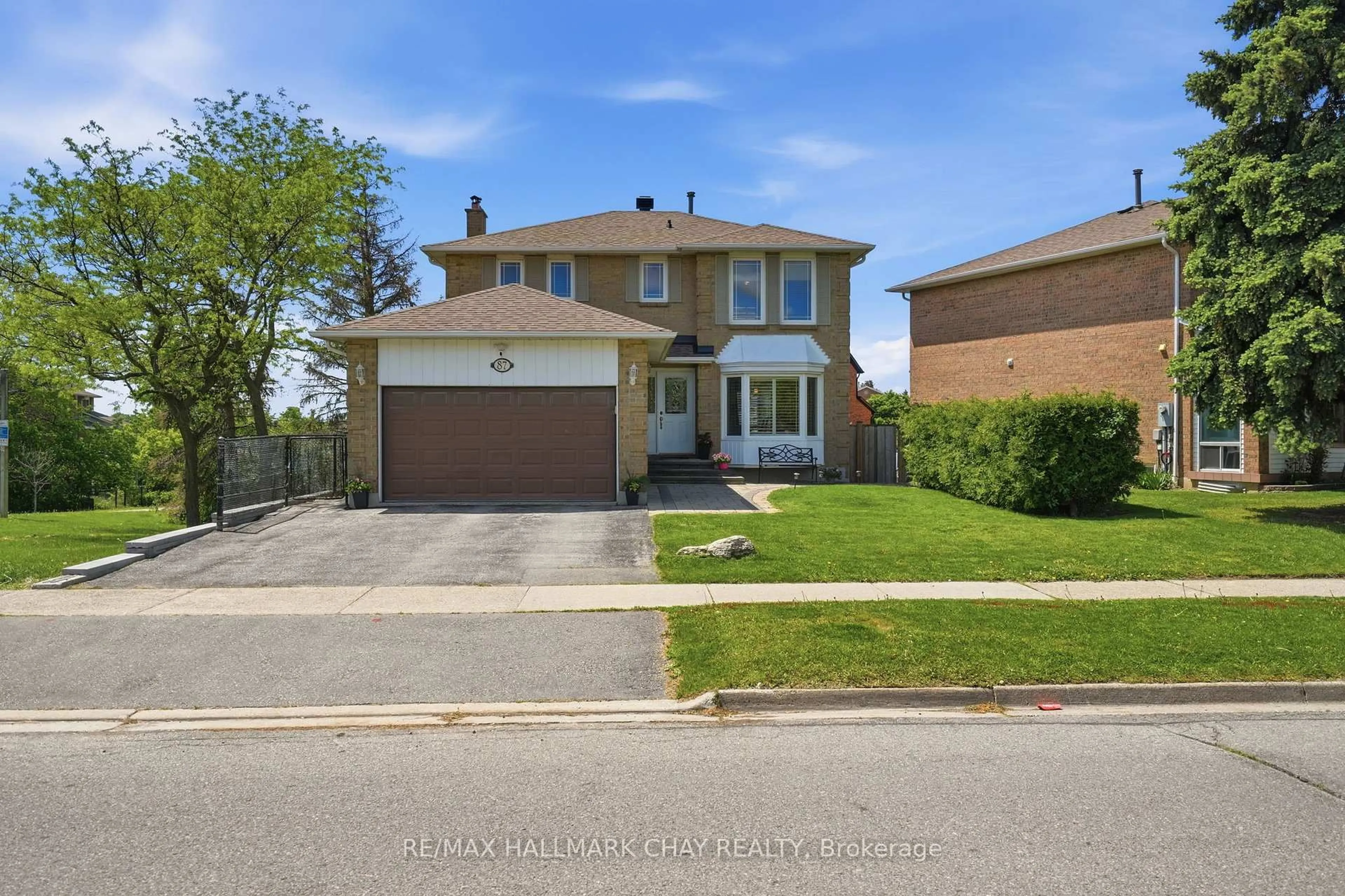A pic from outside/outdoor area/front of a property/back of a property/a pic from drone, street for 87 Philosopher's Tr, Brampton Ontario L6S 4L4