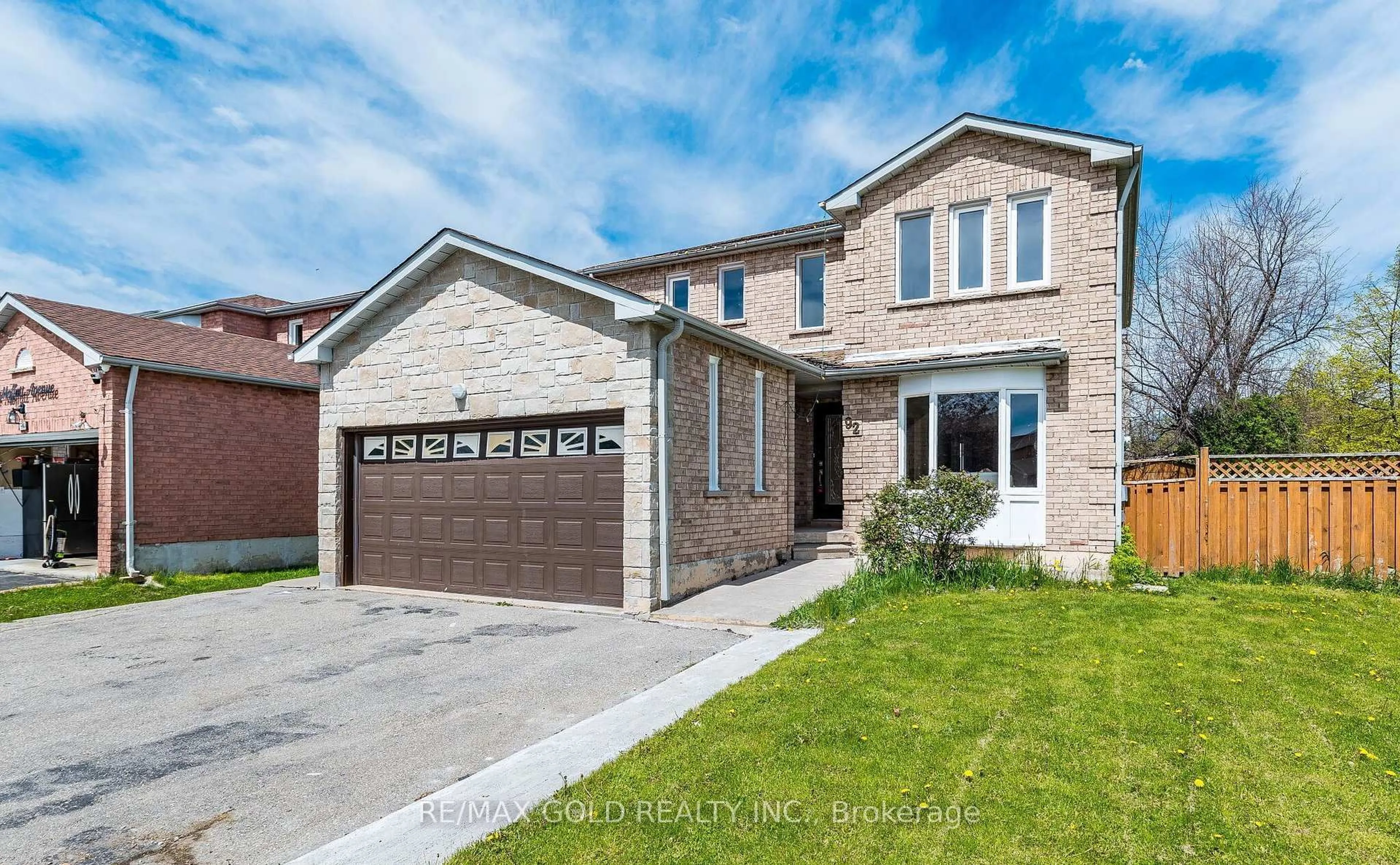 Home with brick exterior material, street for 92 Moffatt Ave, Brampton Ontario L6Y 4K8