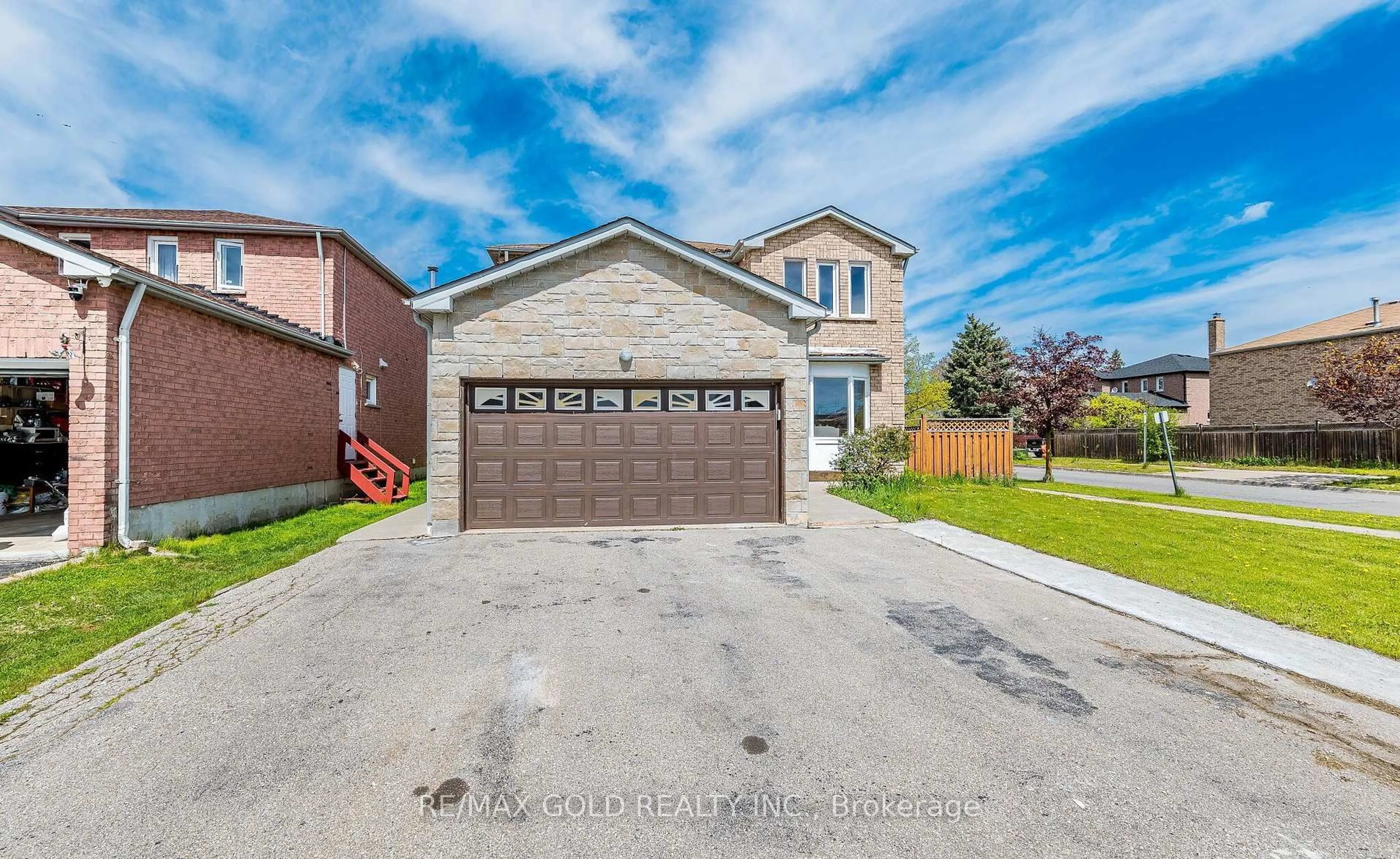 Home with brick exterior material, street for 92 Moffatt Ave, Brampton Ontario L6Y 4K8