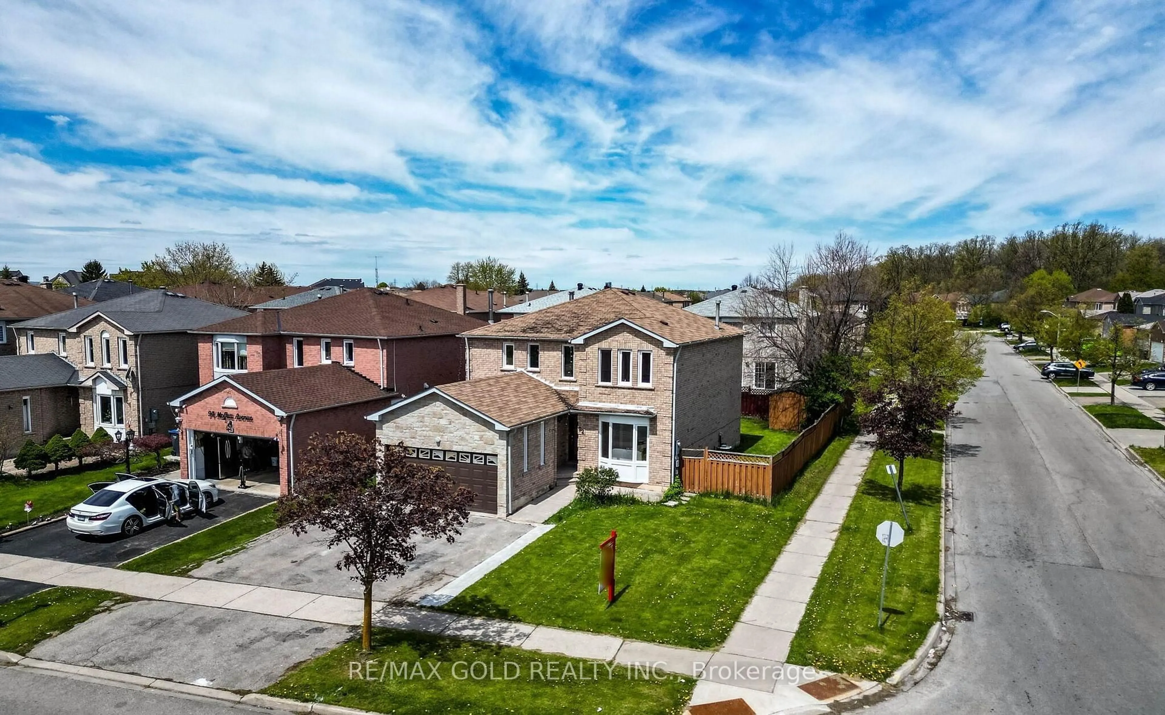 A pic from outside/outdoor area/front of a property/back of a property/a pic from drone, street for 92 Moffatt Ave, Brampton Ontario L6Y 4K8
