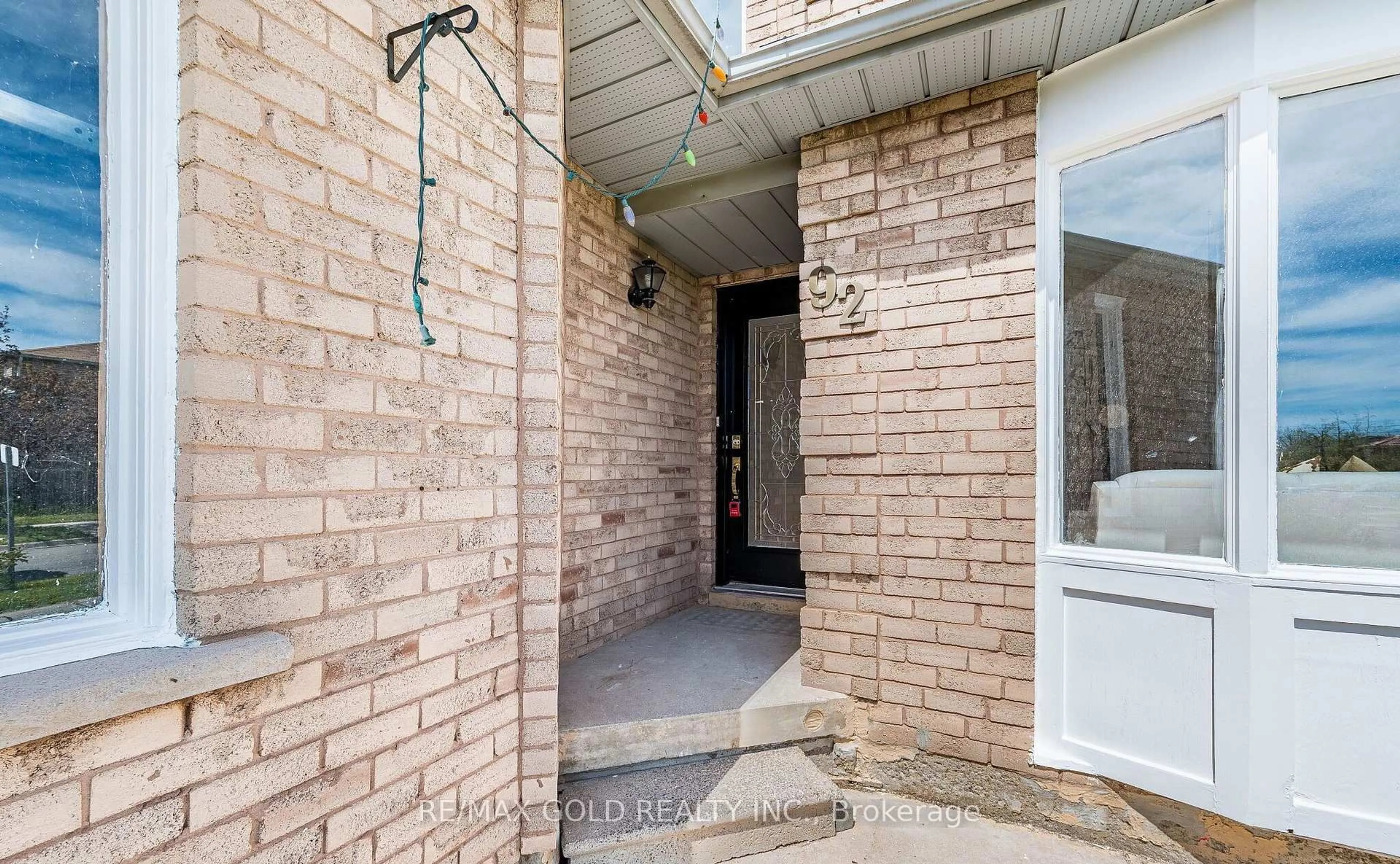 Unknown for 92 Moffatt Ave, Brampton Ontario L6Y 4K8