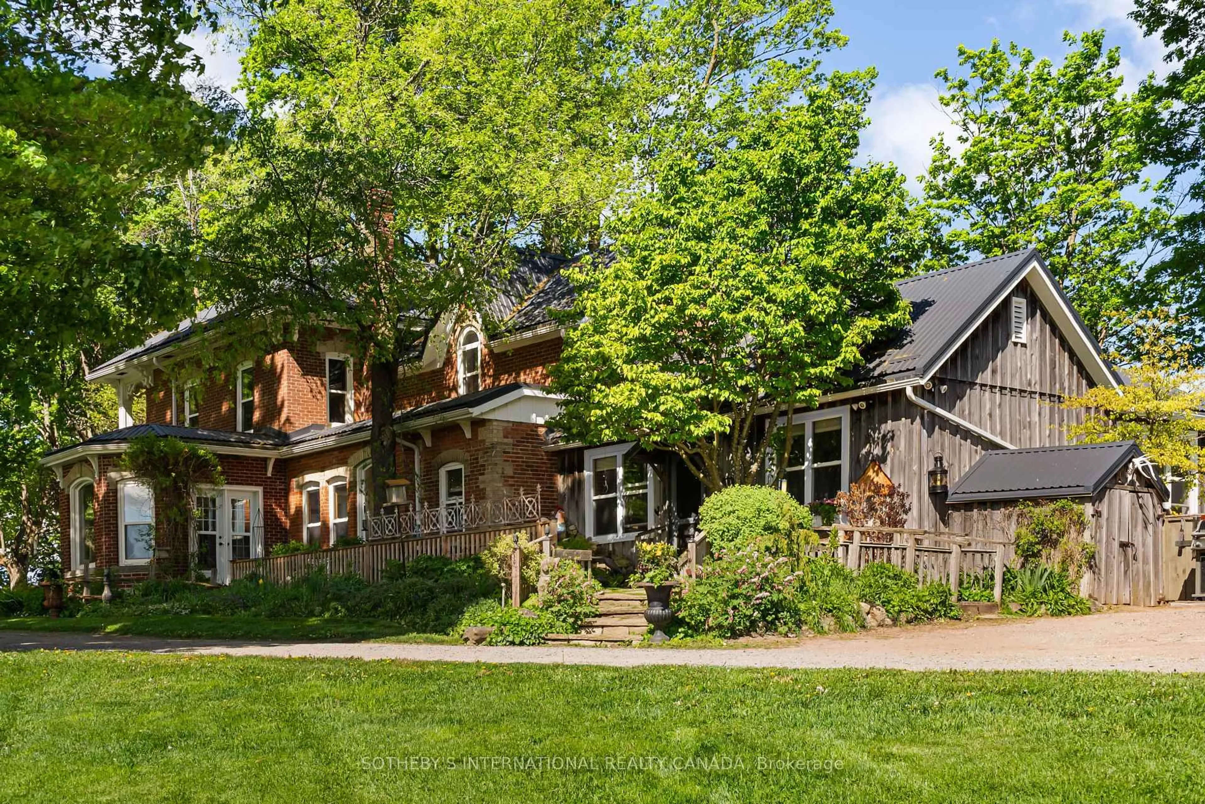 Home with brick exterior material, street for 18101 Shaws Creek Rd, Caledon Ontario L7K 0E8