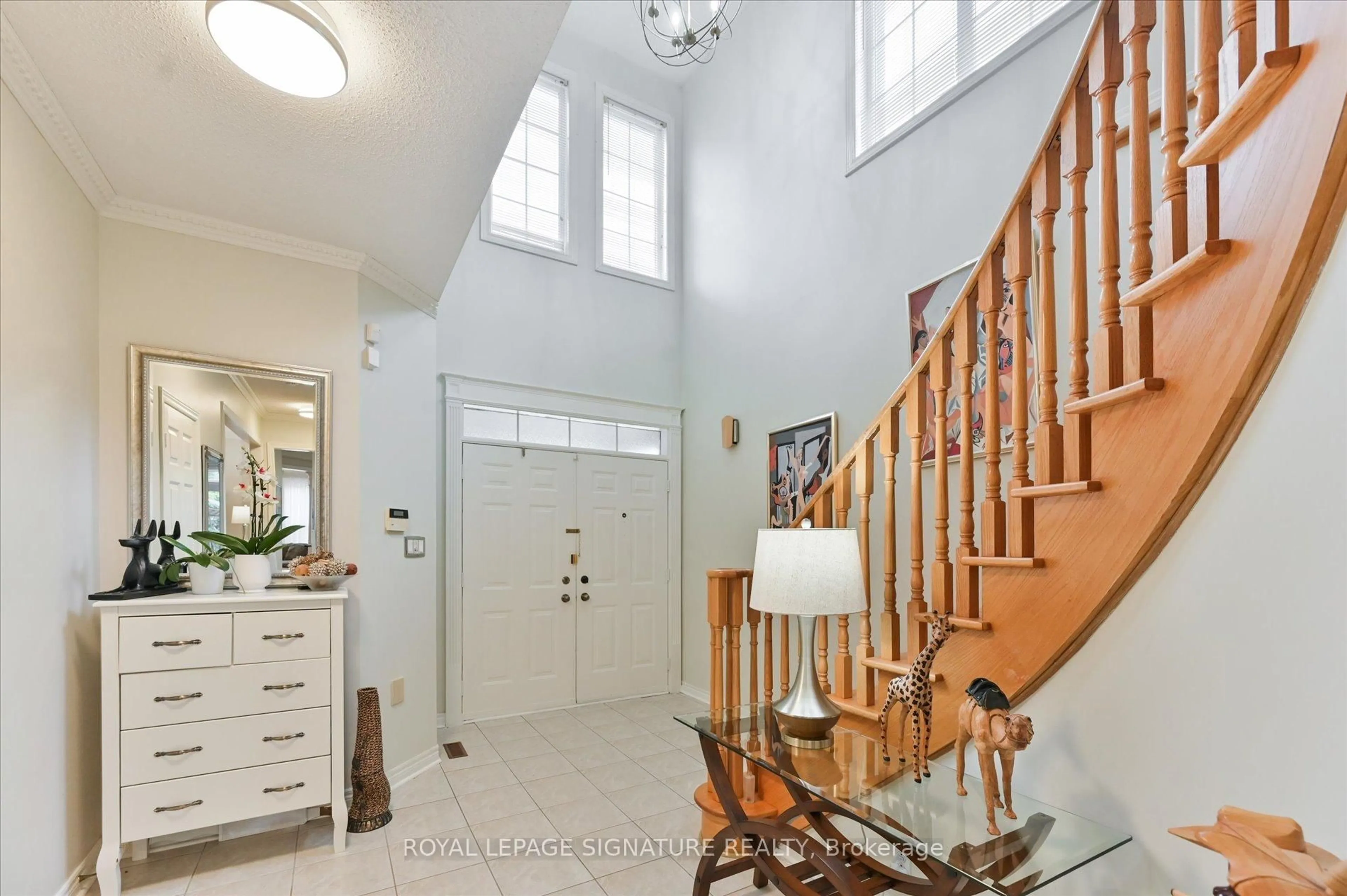 Indoor entryway for 3485 Mcdowell Dr, Mississauga Ontario L5M 6R6