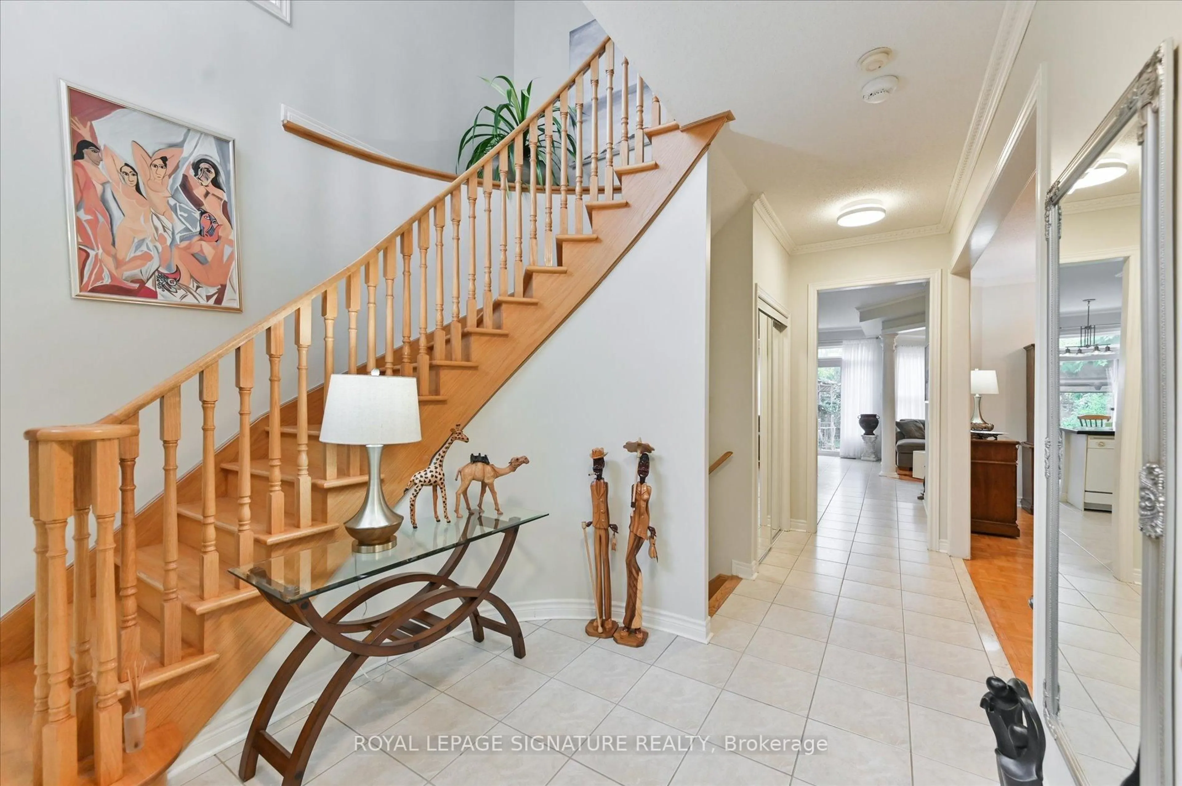 Indoor foyer for 3485 Mcdowell Dr, Mississauga Ontario L5M 6R6