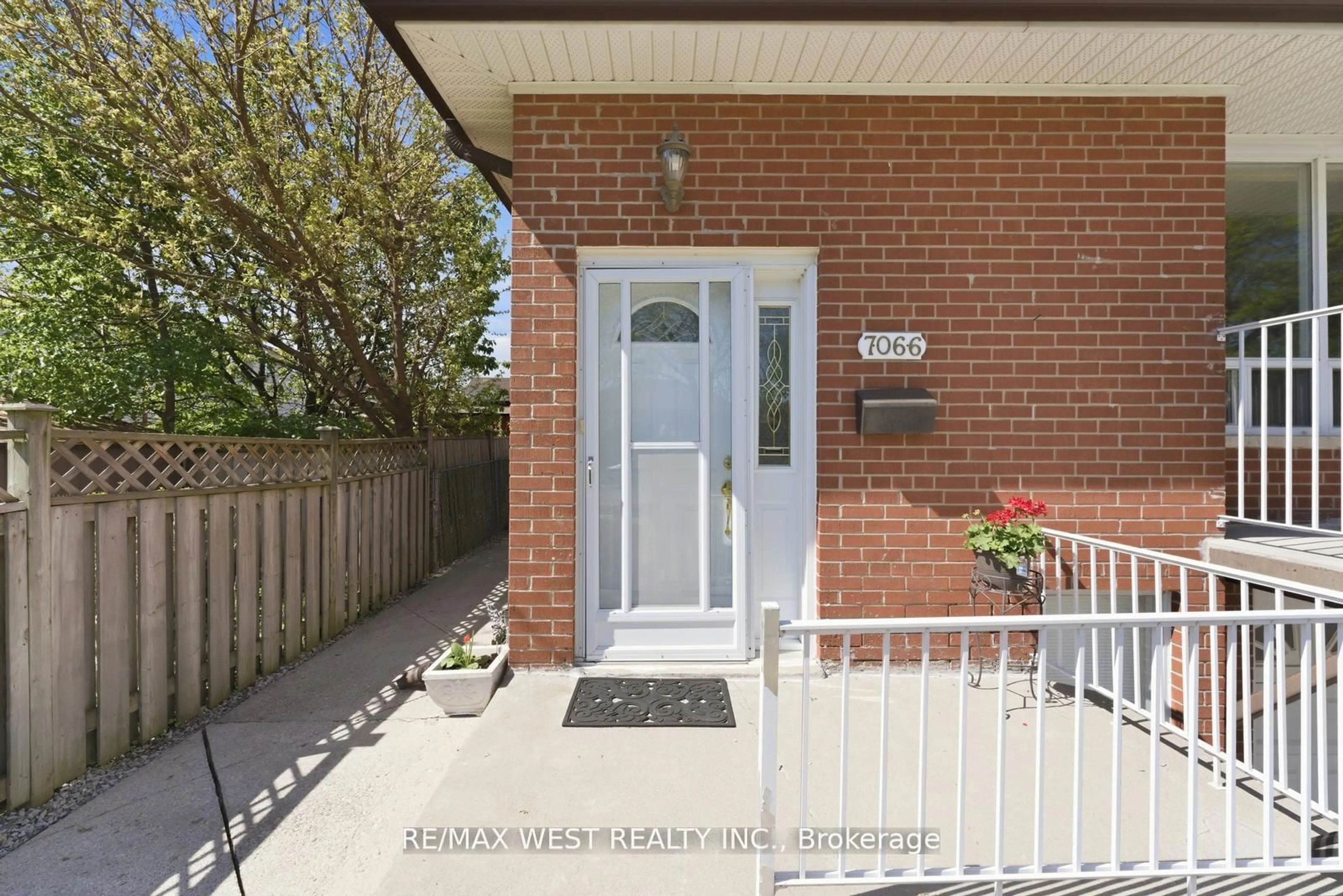 Unknown for 7066 Magic Crt, Mississauga Ontario L4T 3A1