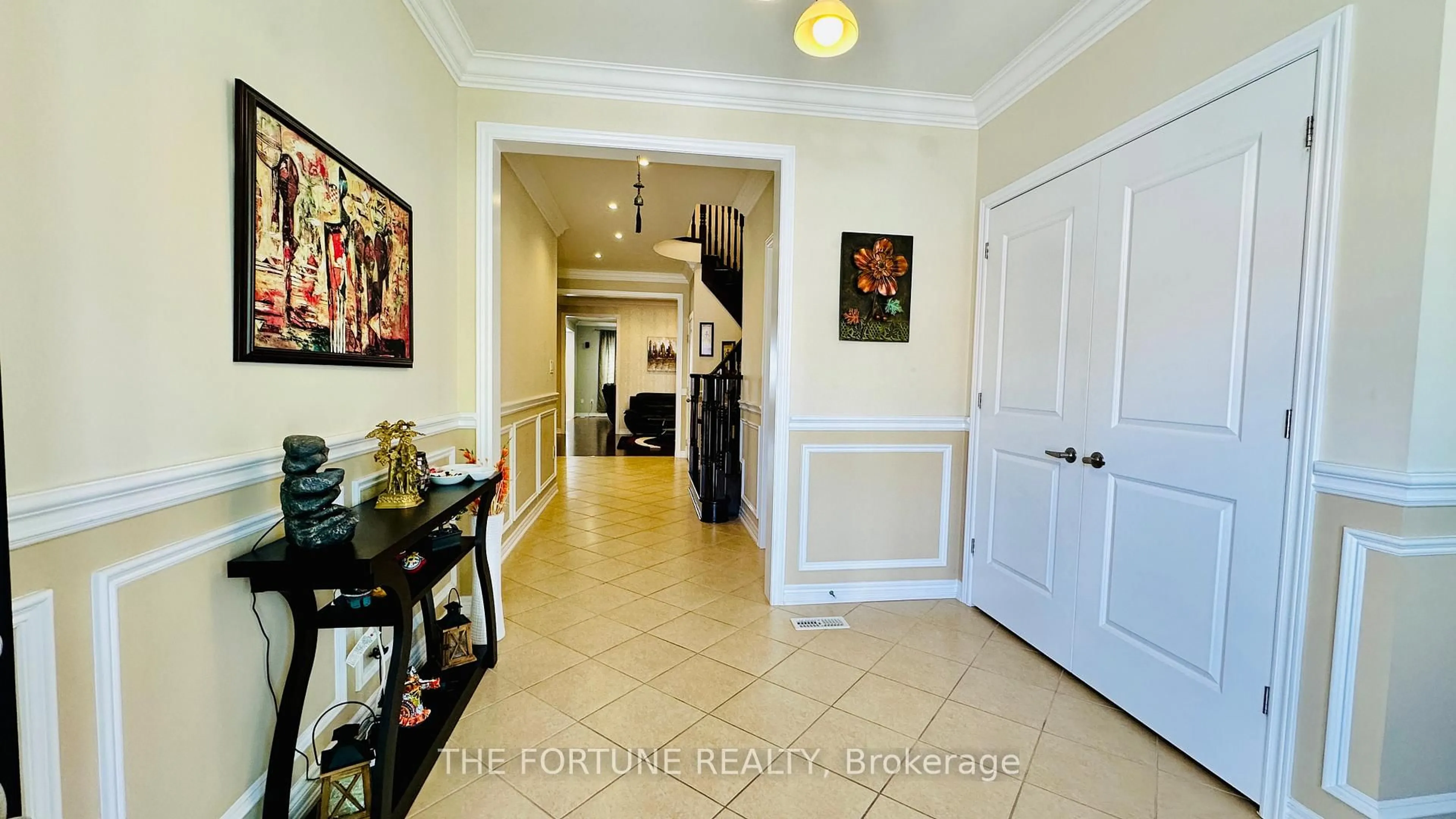 Indoor foyer for 25 Swanton Rd, Brampton Ontario L6X 5J1