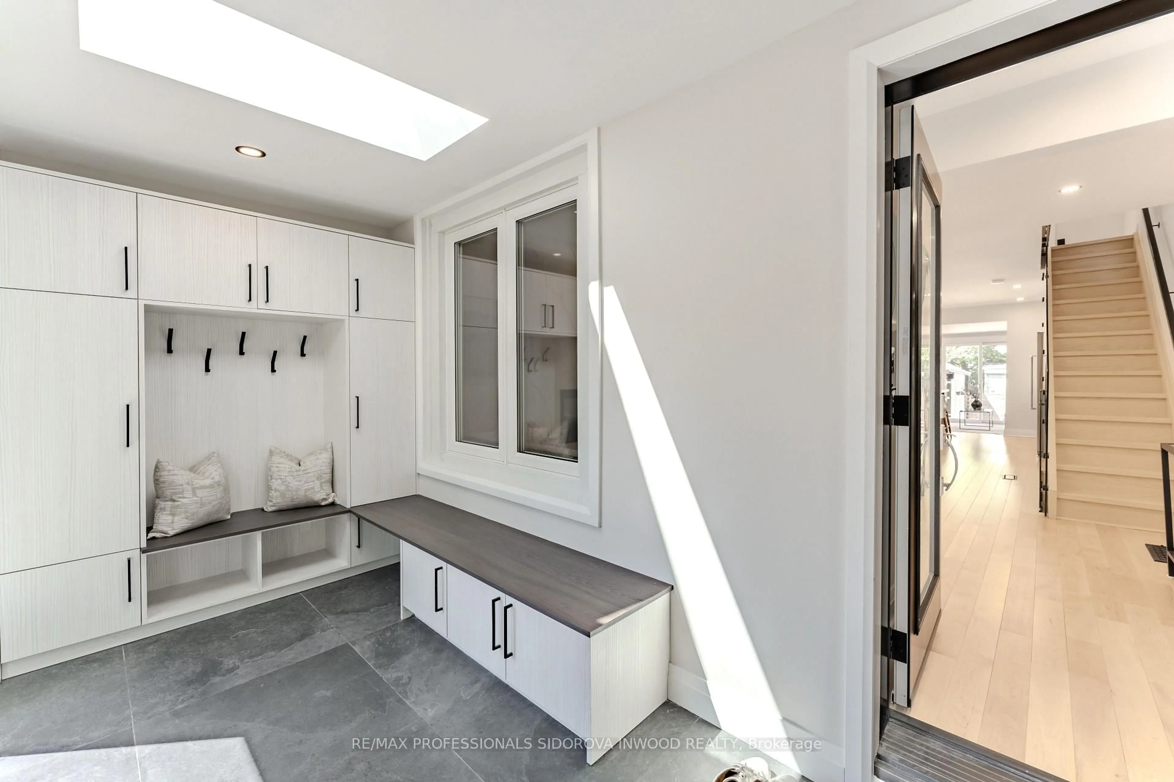 Indoor entryway for 664 Windermere Ave, Toronto Ontario M6S 3M1