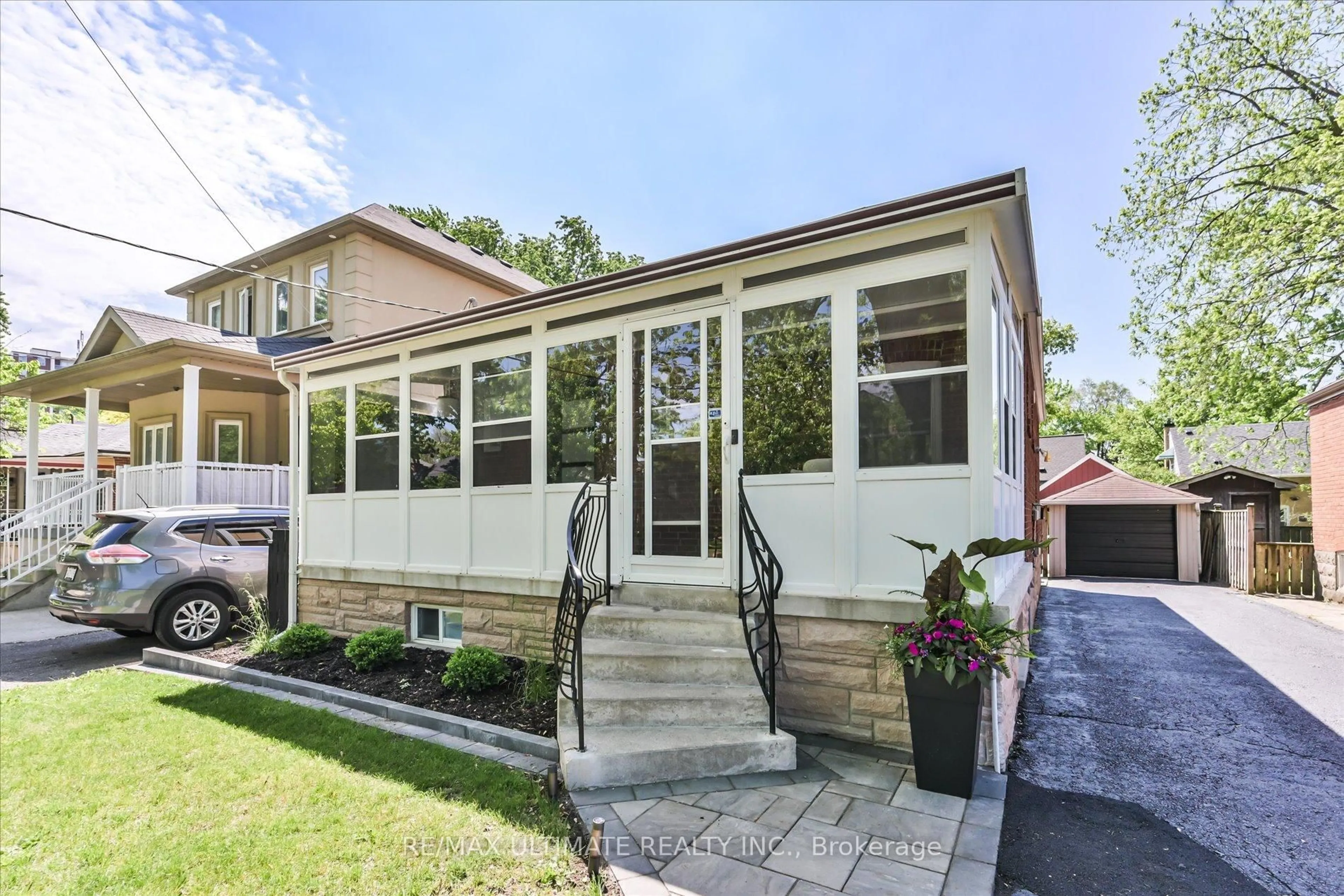 Home with vinyl exterior material, street for 205 William St, Toronto Ontario M9N 2H2