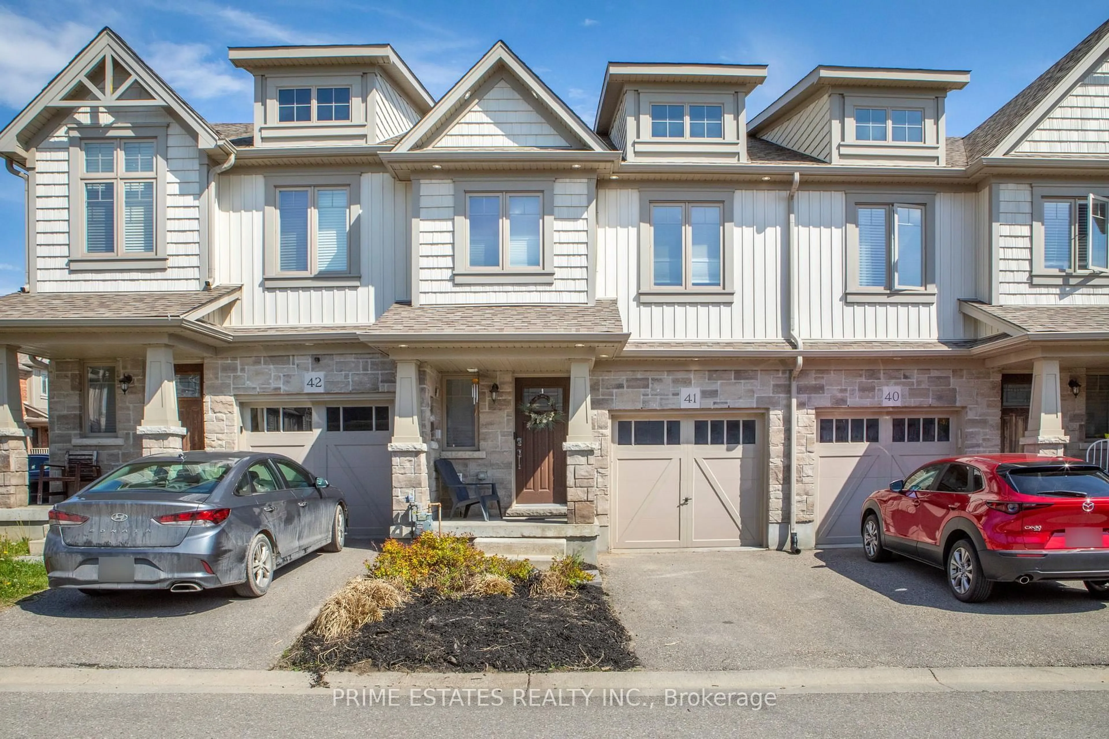 A pic from outside/outdoor area/front of a property/back of a property/a pic from drone, street for 124 Parkinson Cres, Orangeville Ontario L9W 6X3