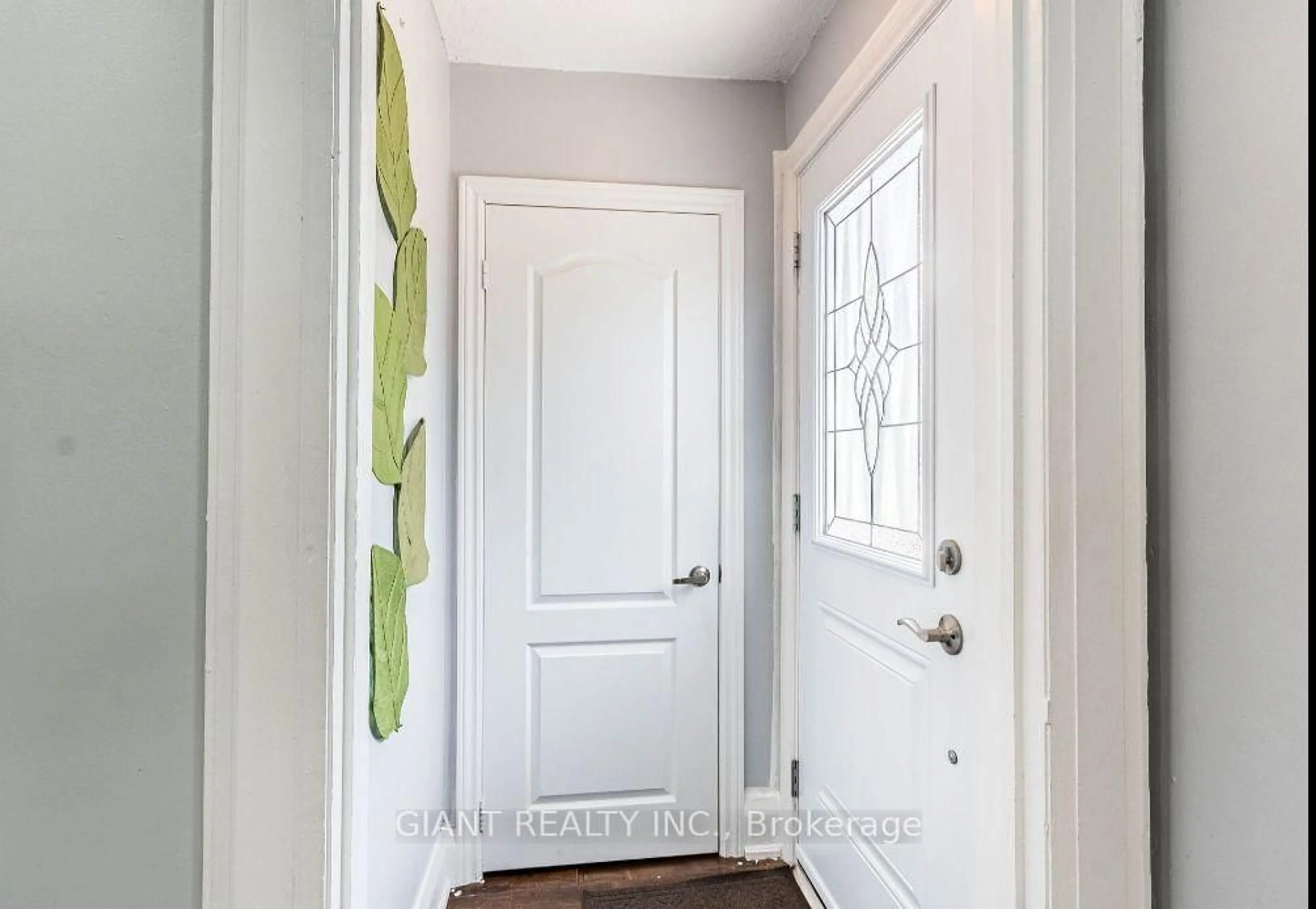 Indoor entryway for 22 West St, Brampton Ontario L6X 1V7