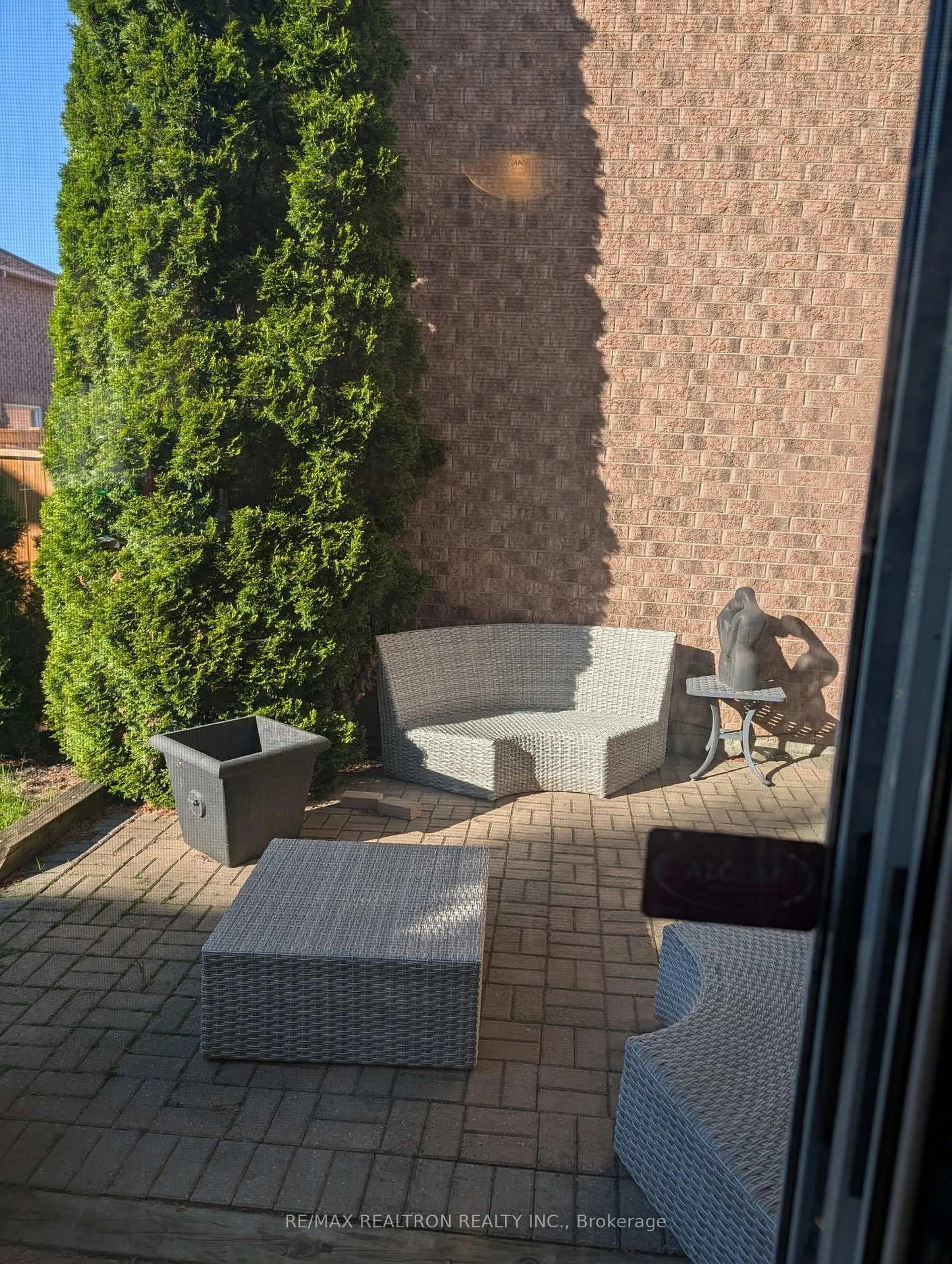 Patio, street for 16 Bison Run Rd, Brampton Ontario L6R 1S2
