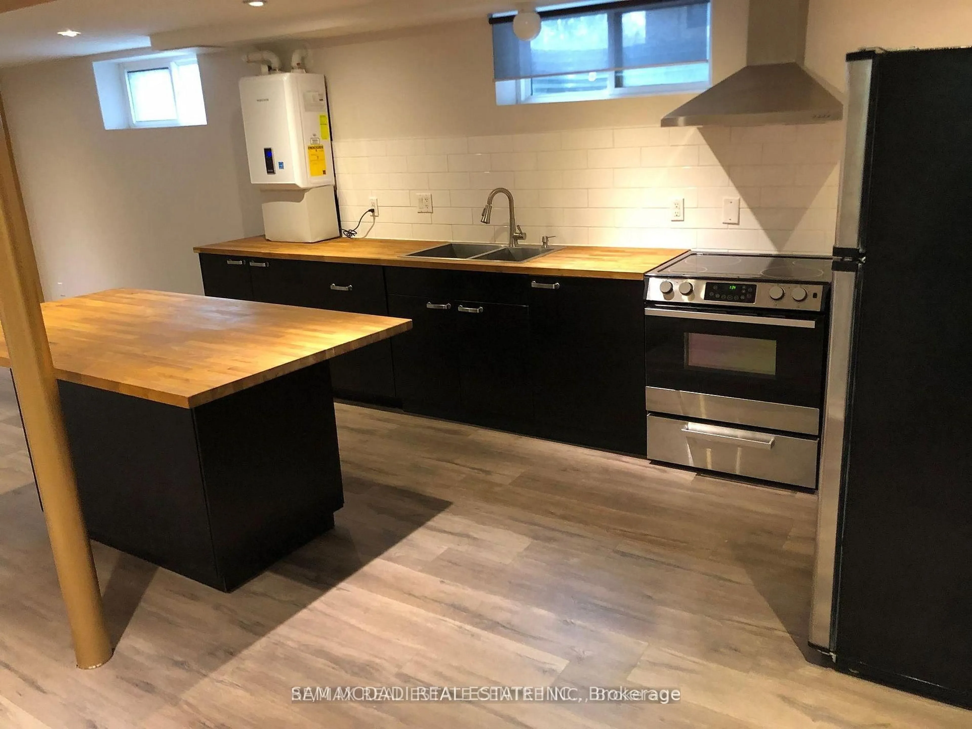 Unknown for 378 Lakeshore Rd, Mississauga Ontario L5H 1H5