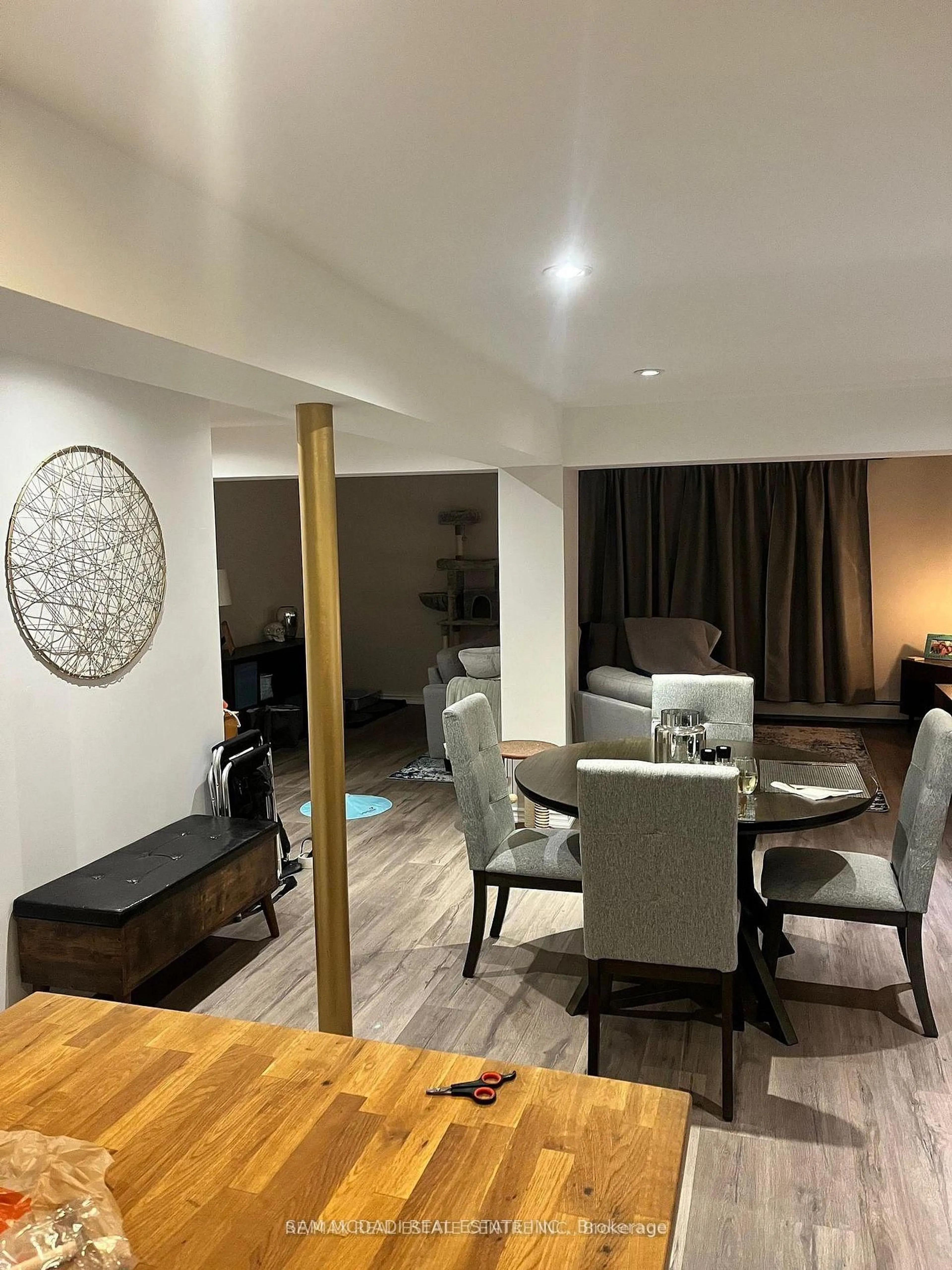 Unknown for 378 Lakeshore Rd, Mississauga Ontario L5H 1H5