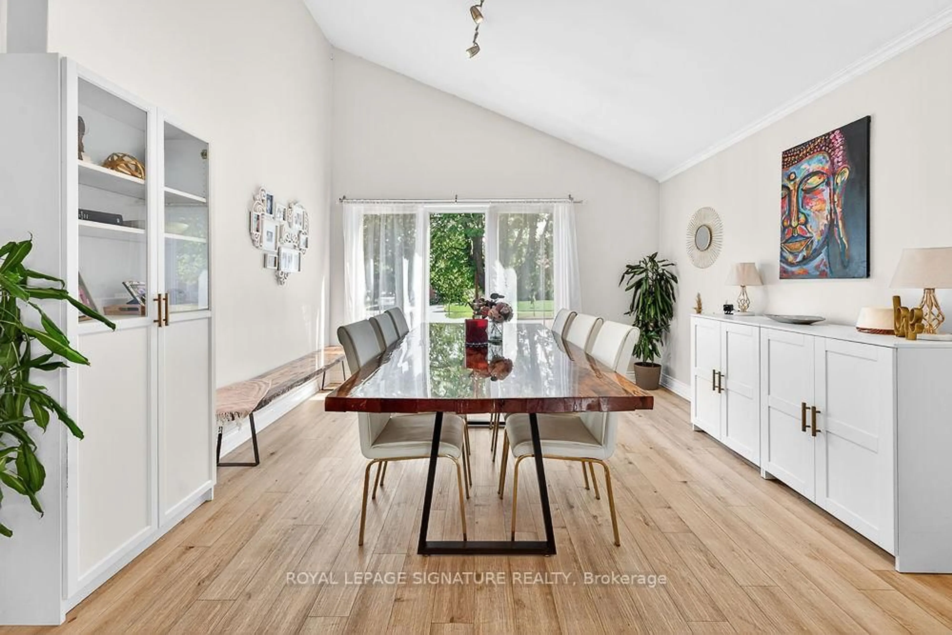 Dining room, wood/laminate floor for 1311 Lewisham Dr, Mississauga Ontario L5J 3P8