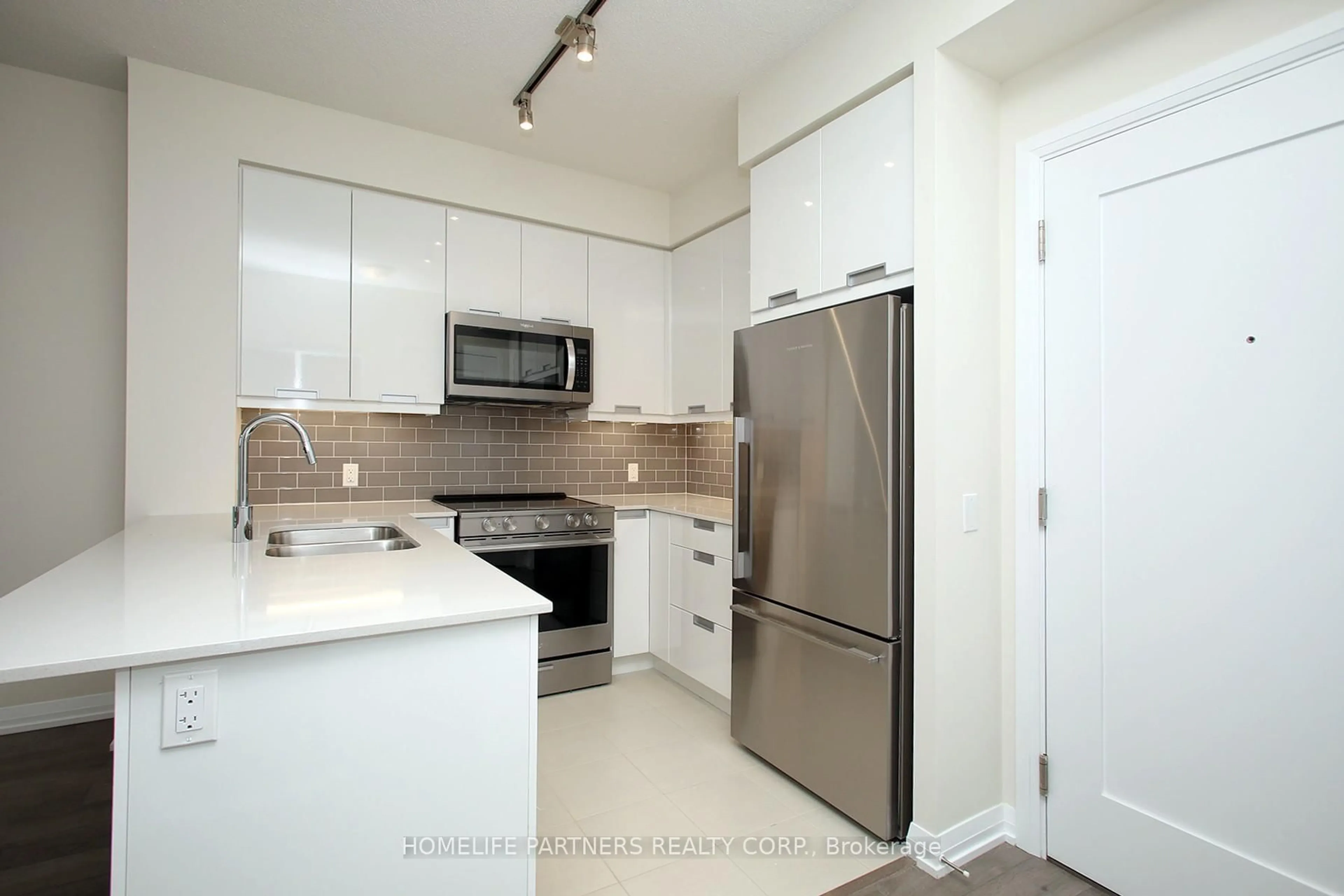 Standard kitchen, unknown for 35 Watergarden Dr #720, Mississauga Ontario L5R 0G8
