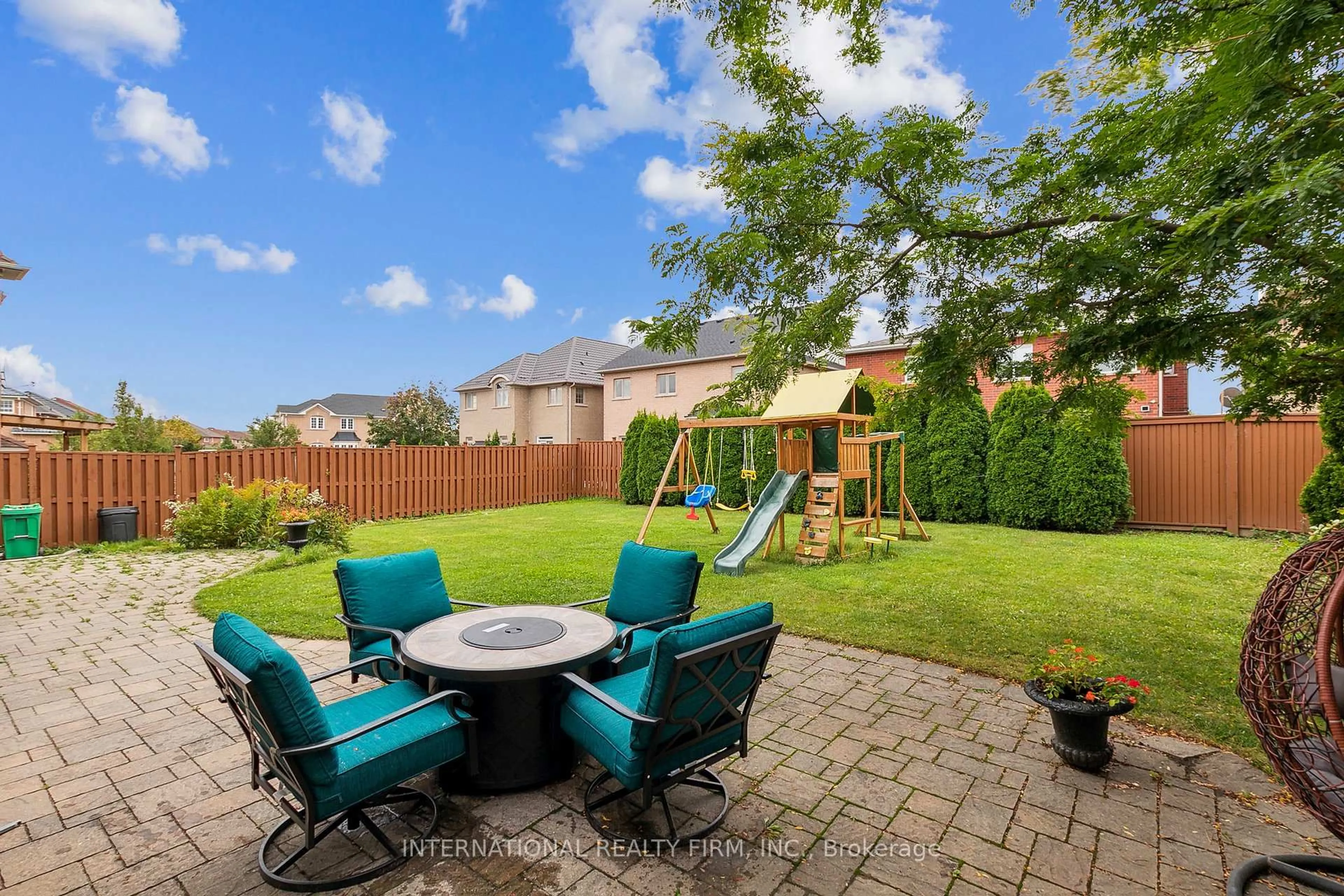 Patio, street for 8 Redwillow Rd, Brampton Ontario L6P 2A3