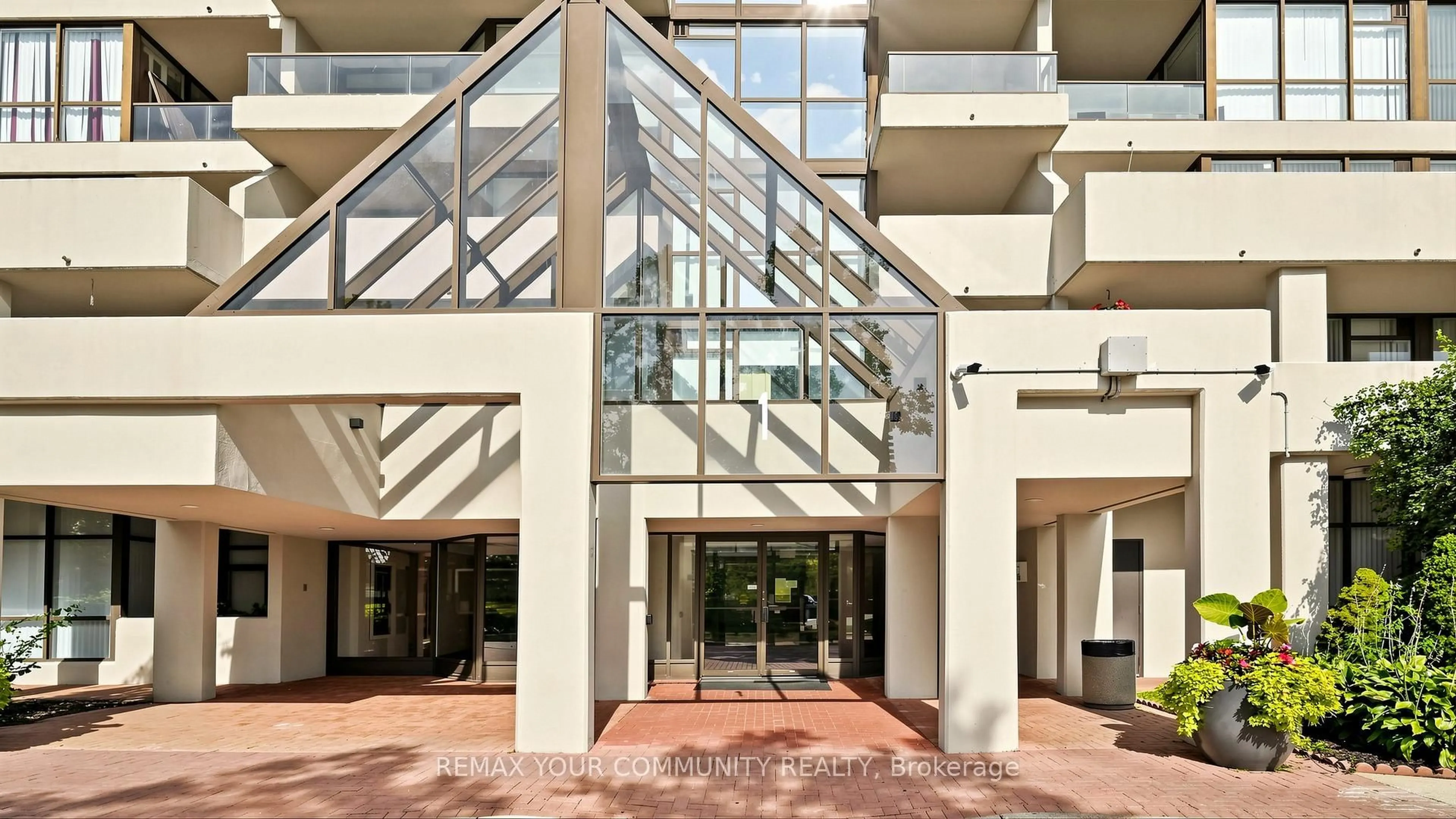 Indoor foyer for 1 Rowntree Rd #1215, Toronto Ontario M9V 5G7