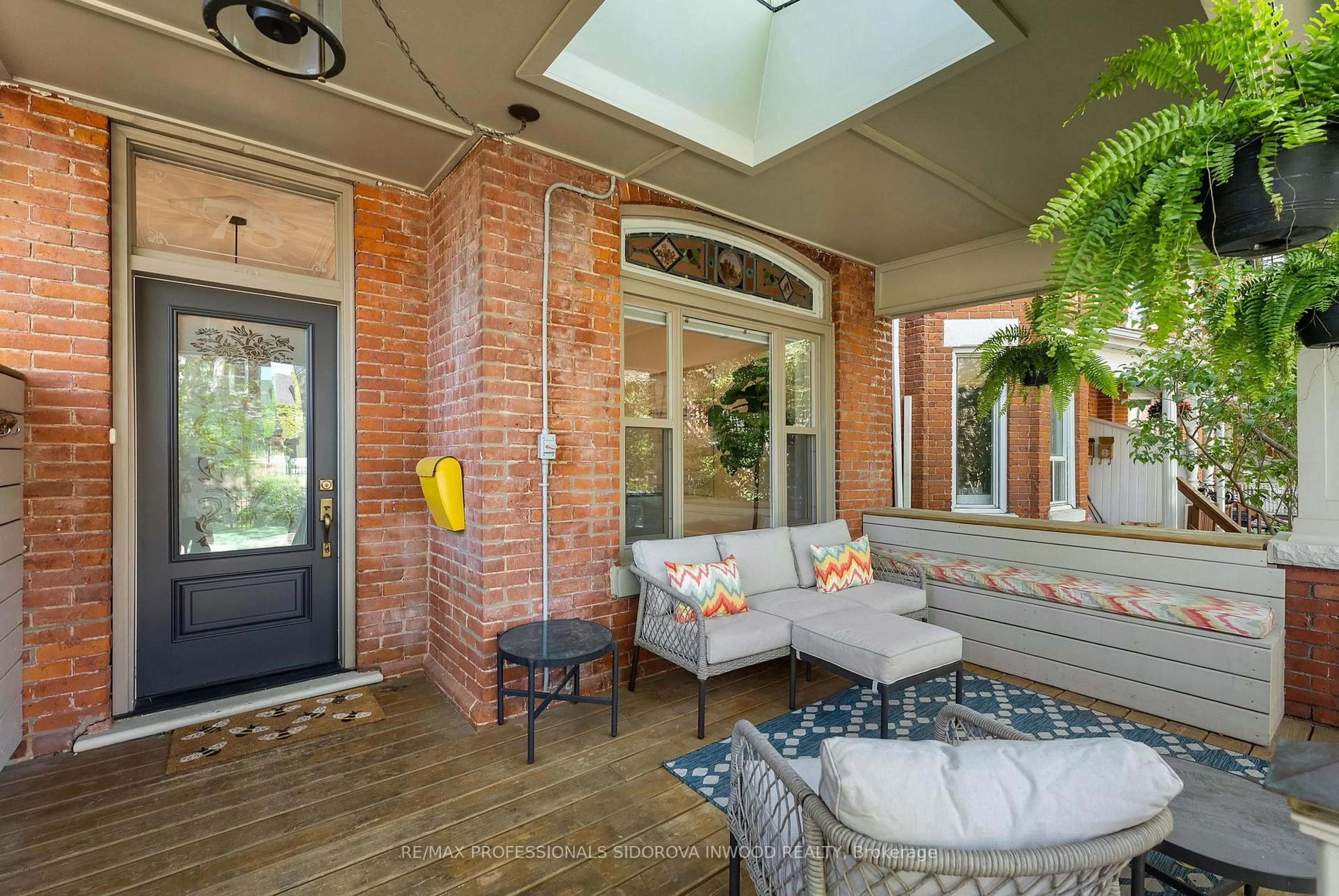 Patio, street for 78 Sorauren Ave, Toronto Ontario M6R 2E2