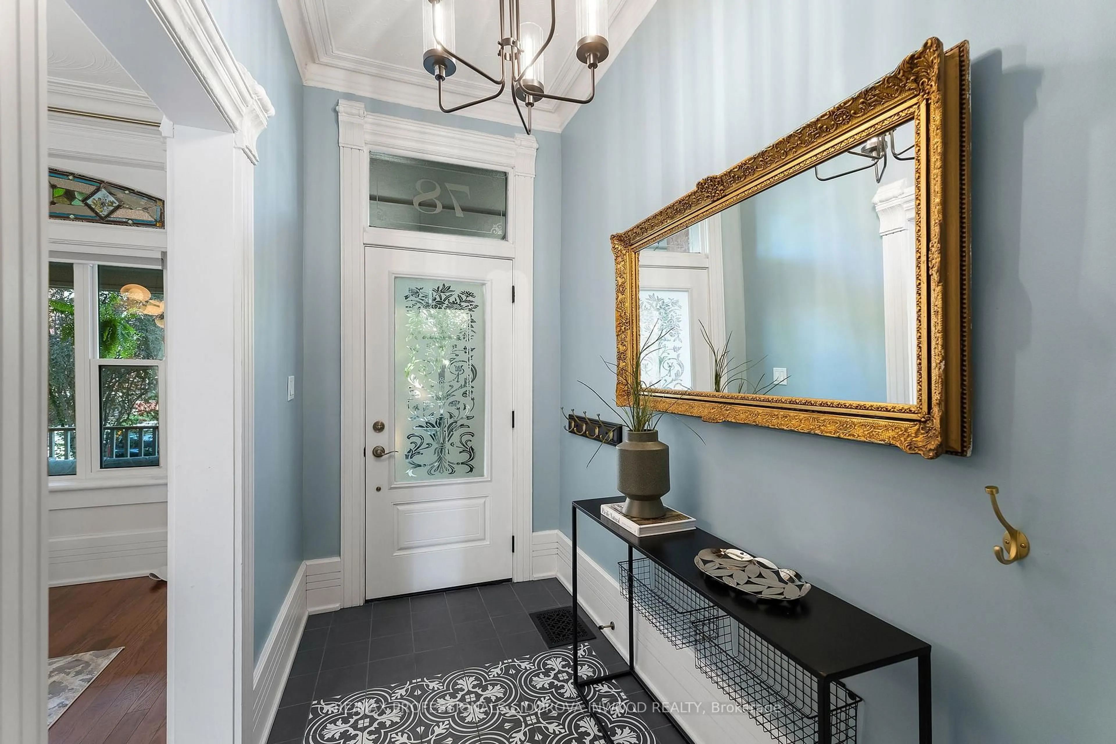 Indoor entryway for 78 Sorauren Ave, Toronto Ontario M6R 2E2