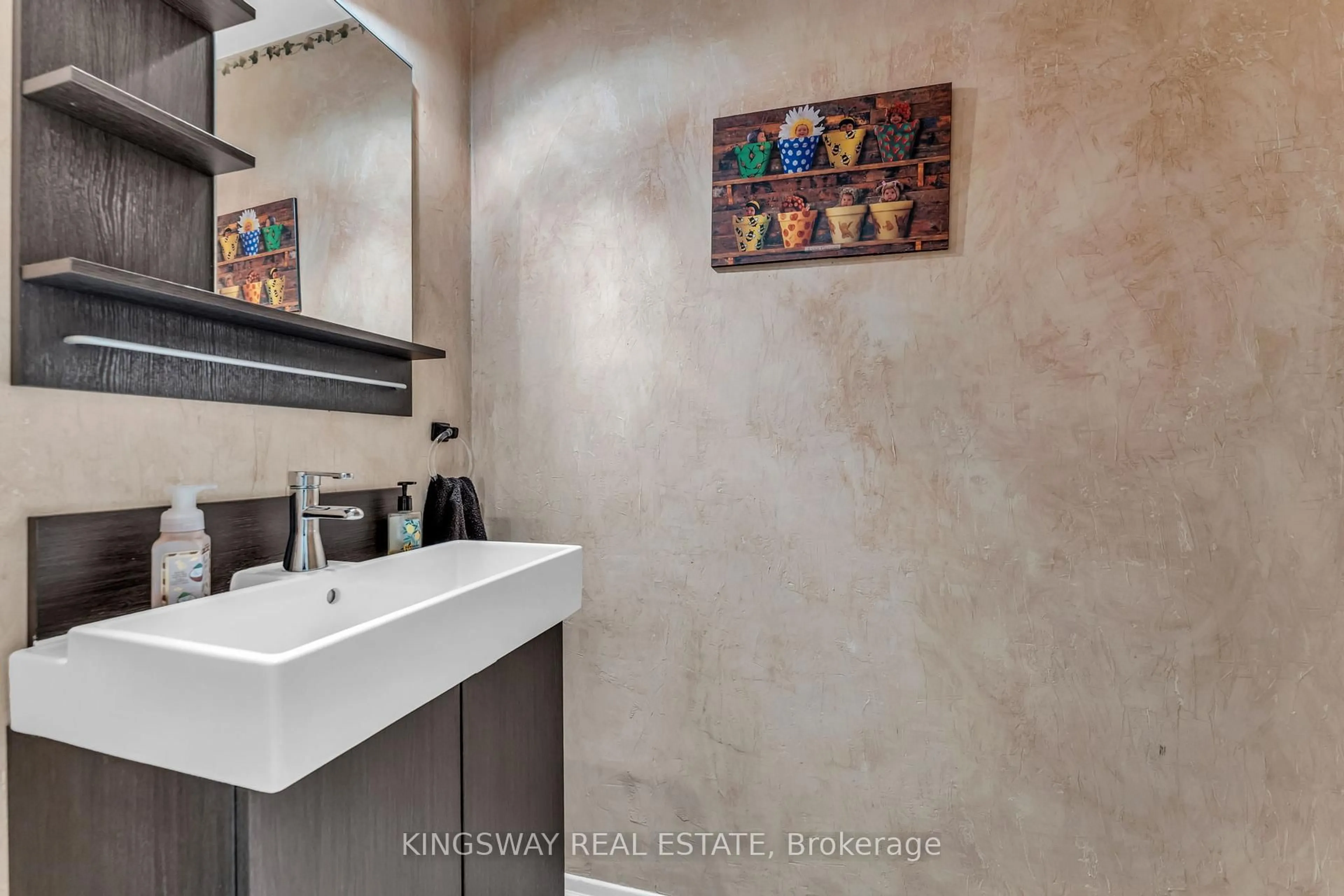Contemporary bathroom, ceramic/tile floor for 680 Regency Crt #104, Burlington Ontario L7N 3L9