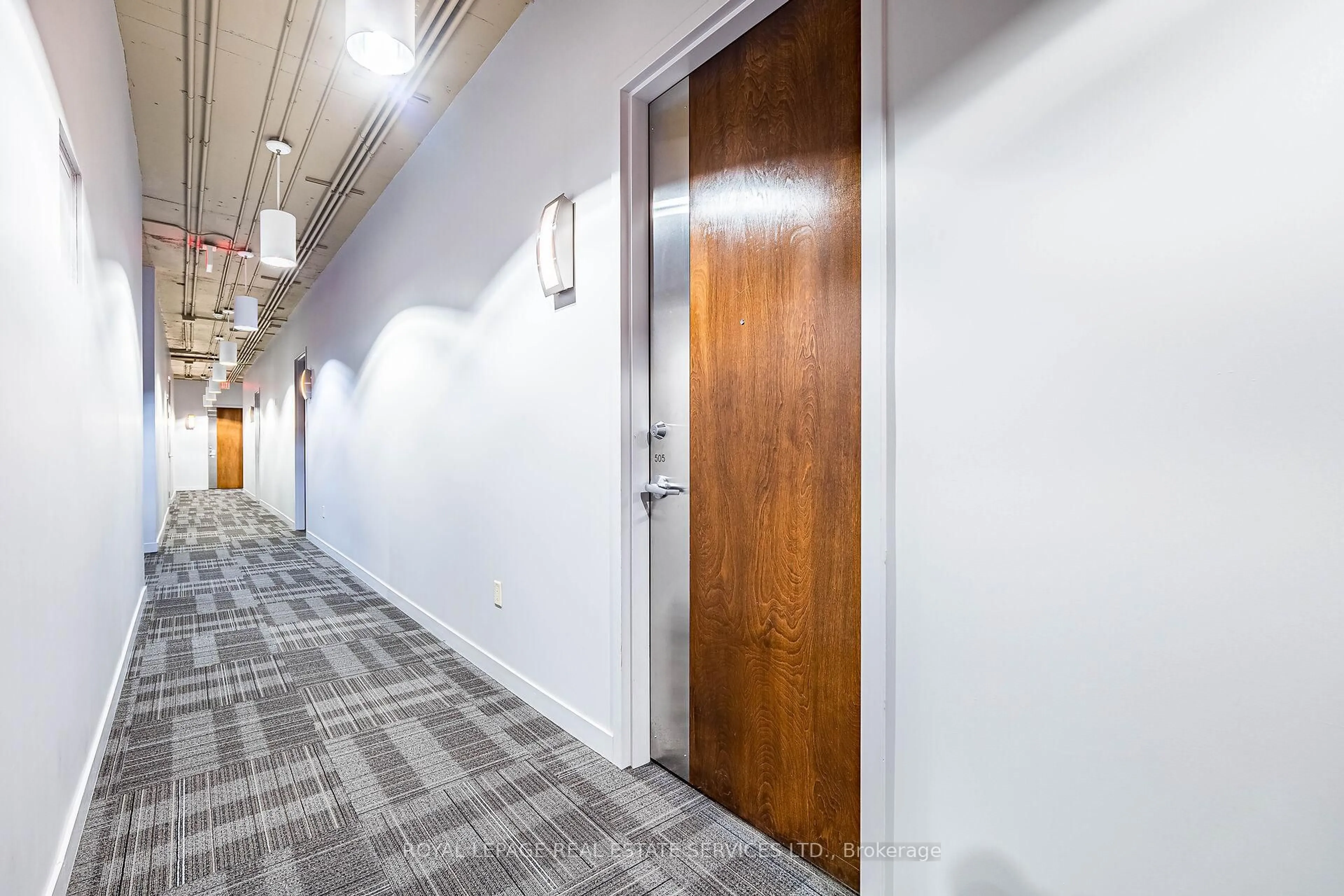 Indoor foyer for 2 Fieldway Rd #505, Toronto Ontario M8V 0B9