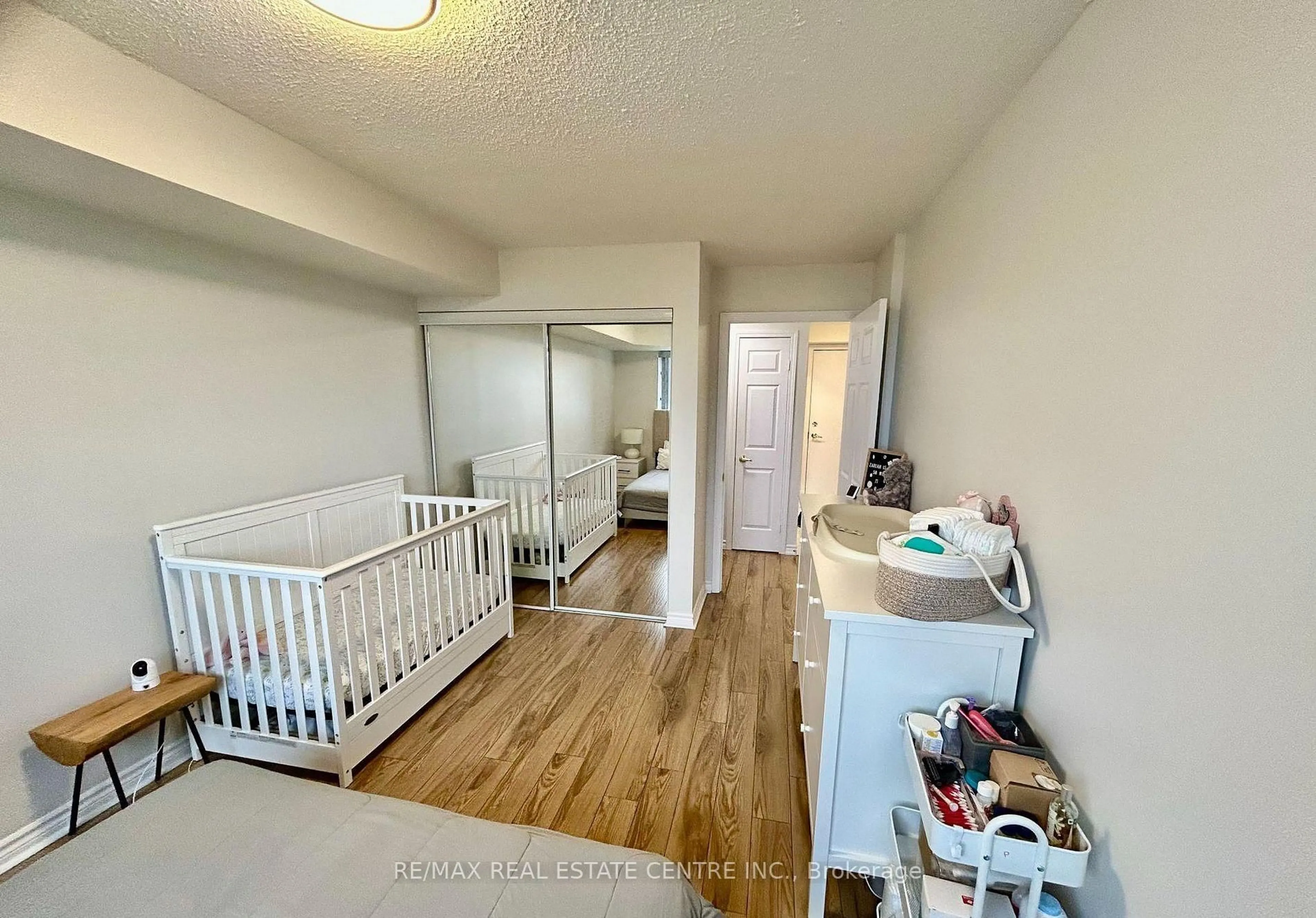 A pic of a room for 35 Kingsbridge Garden Circ #1804, Mississauga Ontario L5R 3Z5