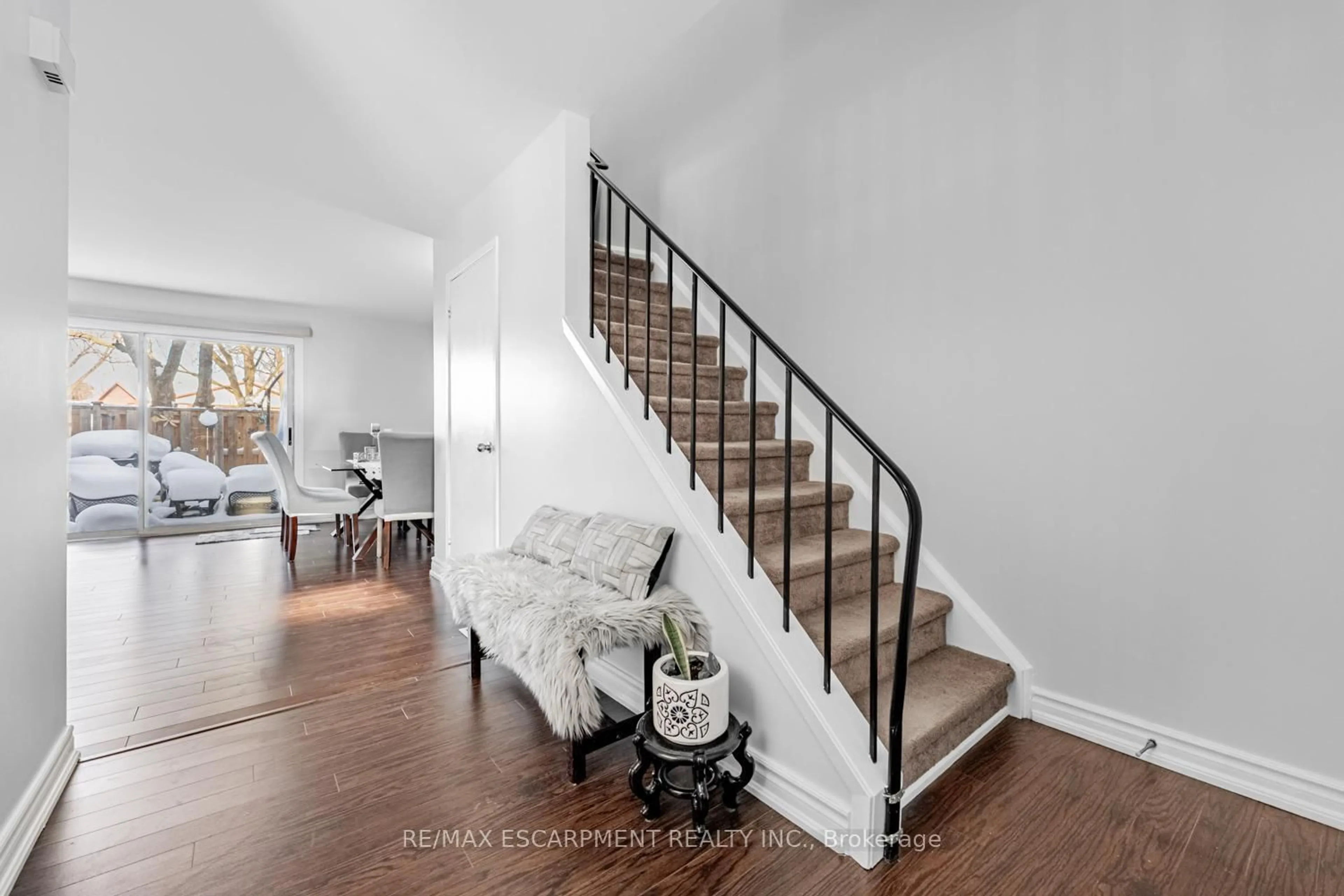 Indoor entryway for 6650 Falconer Dr #19, Mississauga Ontario L5N 1B5