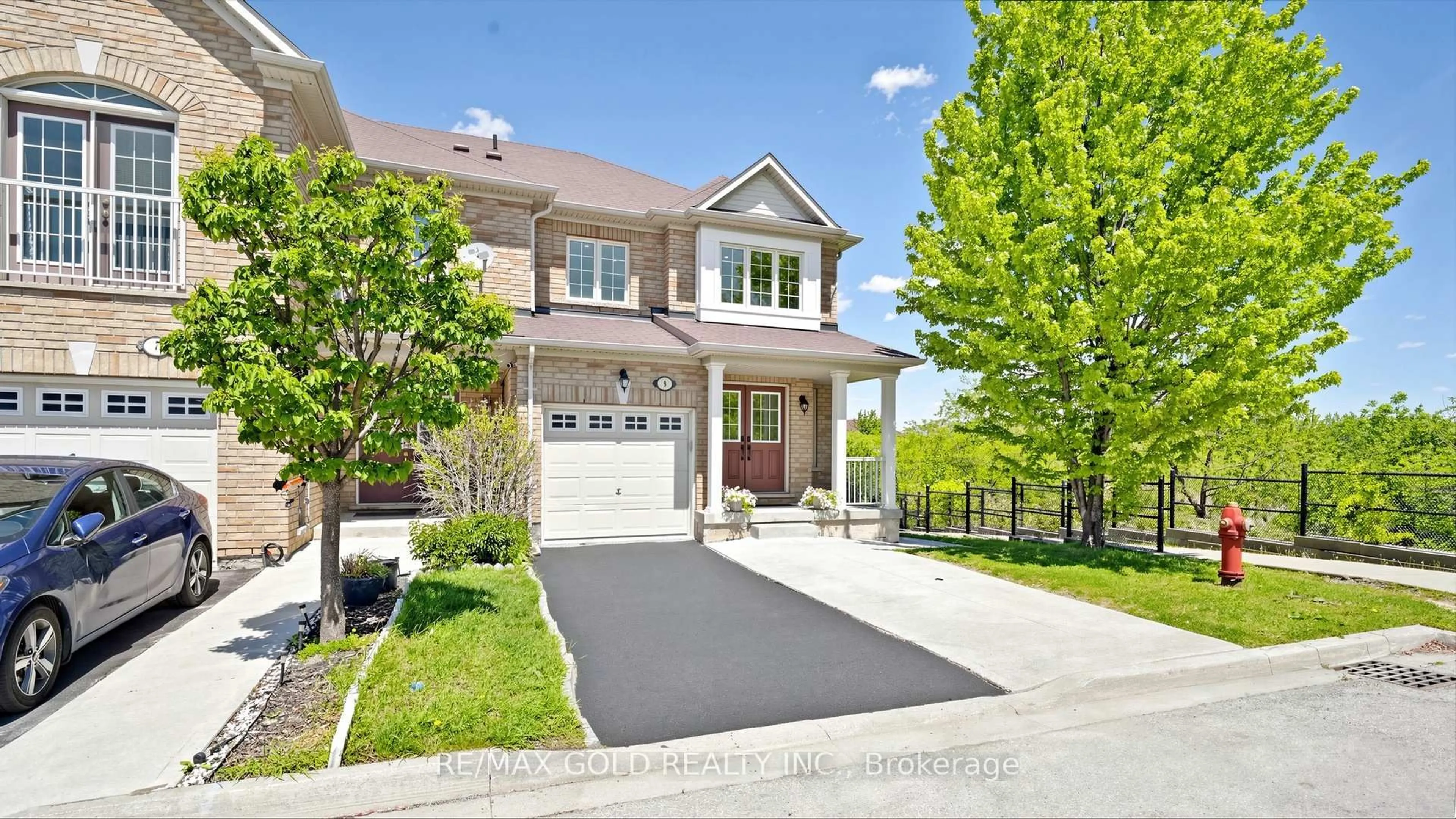 Home with brick exterior material, street for 9 Edgewater Crt, Brampton Ontario L6R 0W8