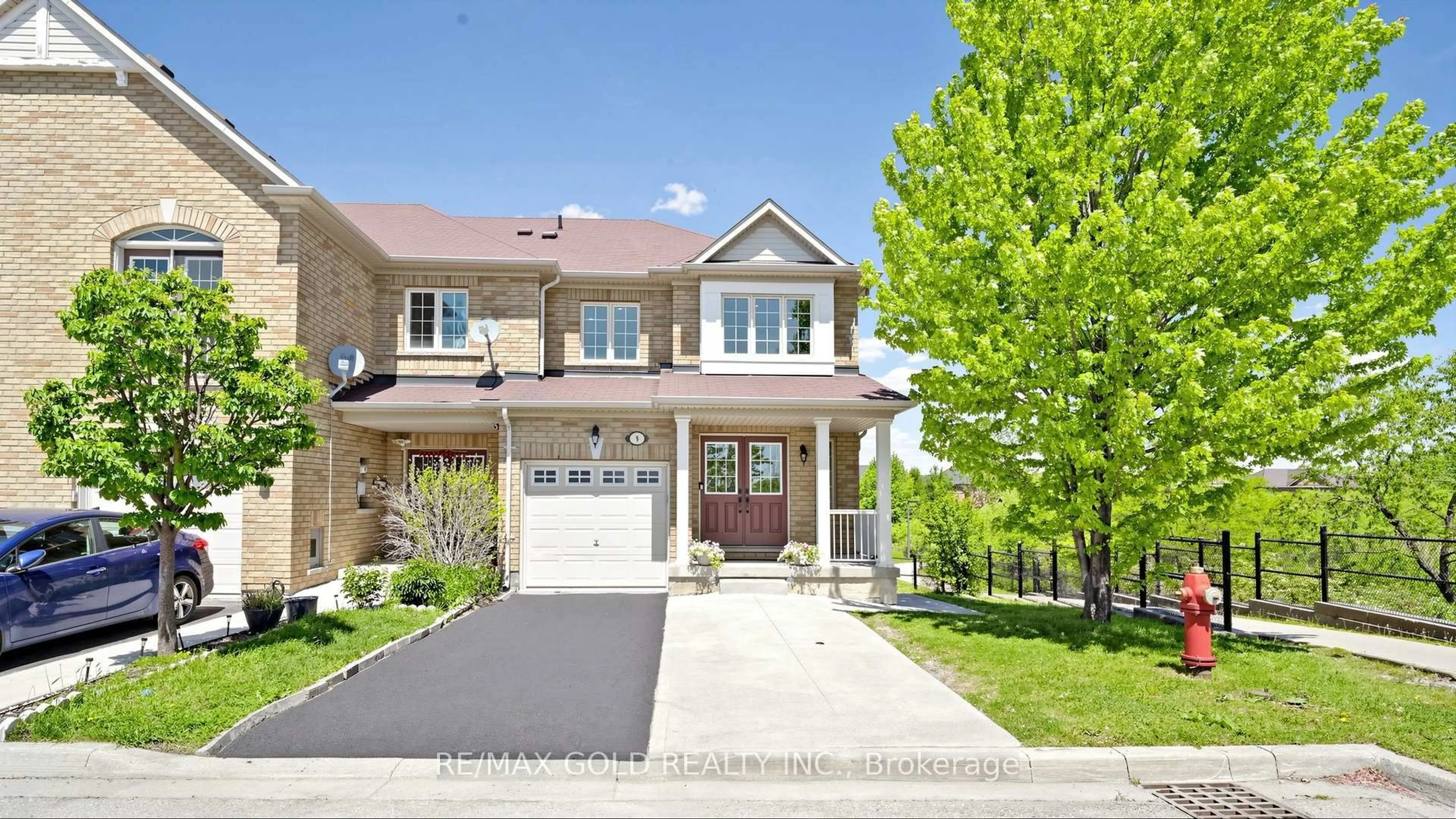 Home with brick exterior material, street for 9 Edgewater Crt, Brampton Ontario L6R 0W8