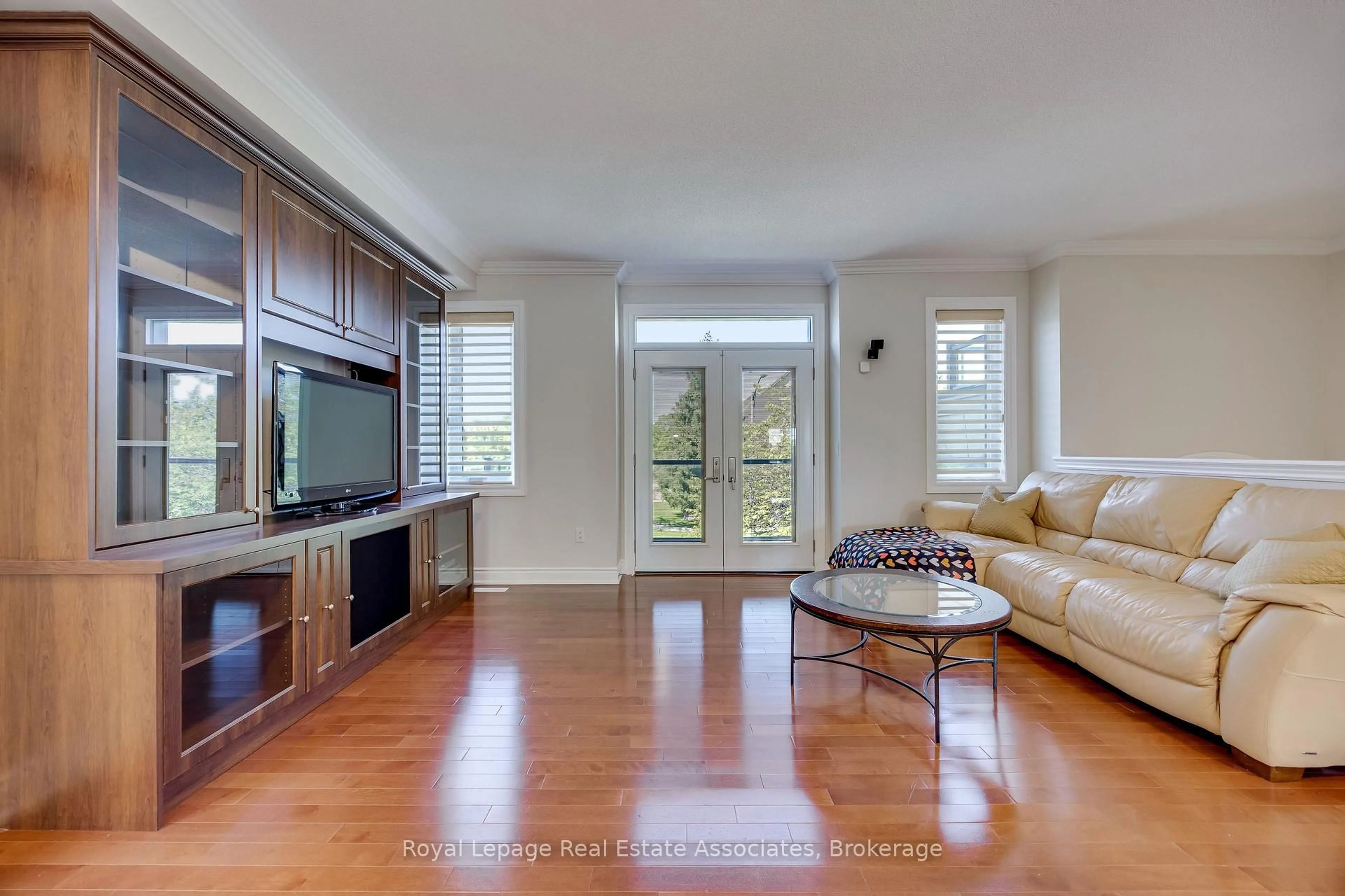 Living room with furniture, unknown for 5453 Bestview Way, Mississauga Ontario L5M 0B1
